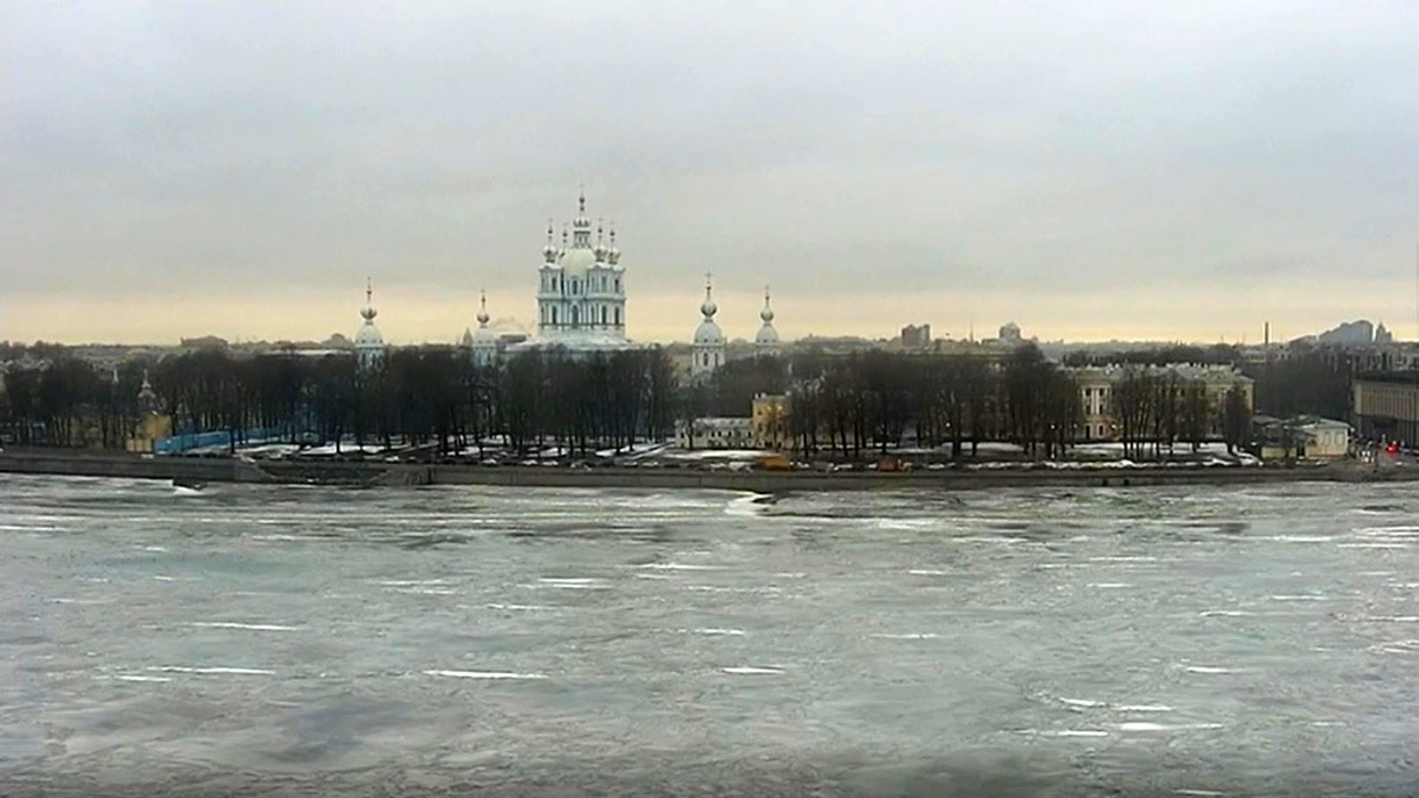 В Северную столицу нагрянула оттепель