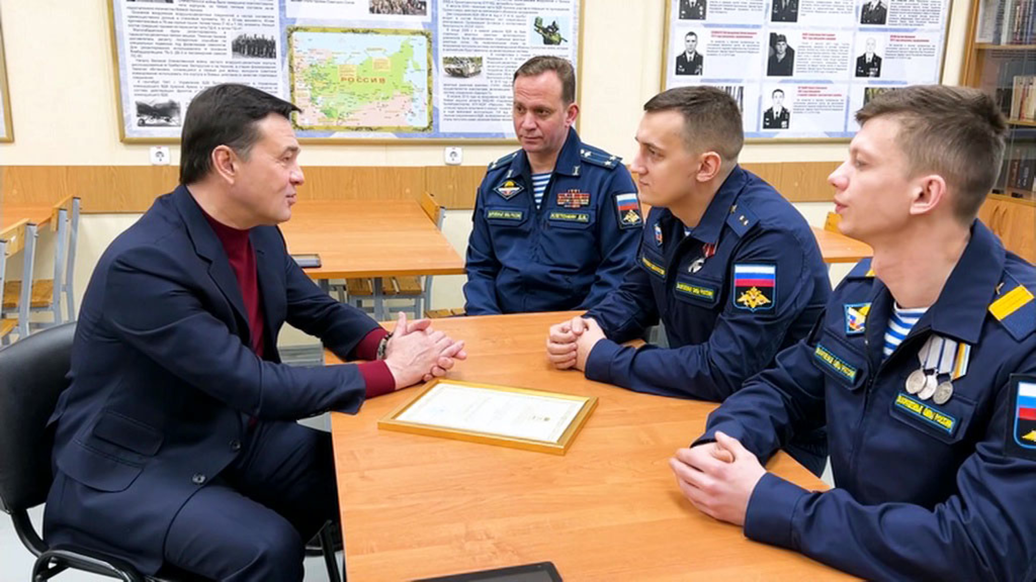 Герой спецоперации получил сертификат на жилье