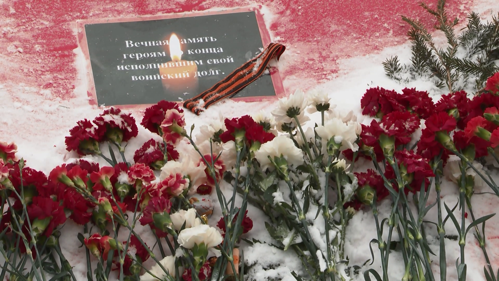 Жители красноярского микрорайона Солнечный своими руками построили памятник погибшему мобилизованному