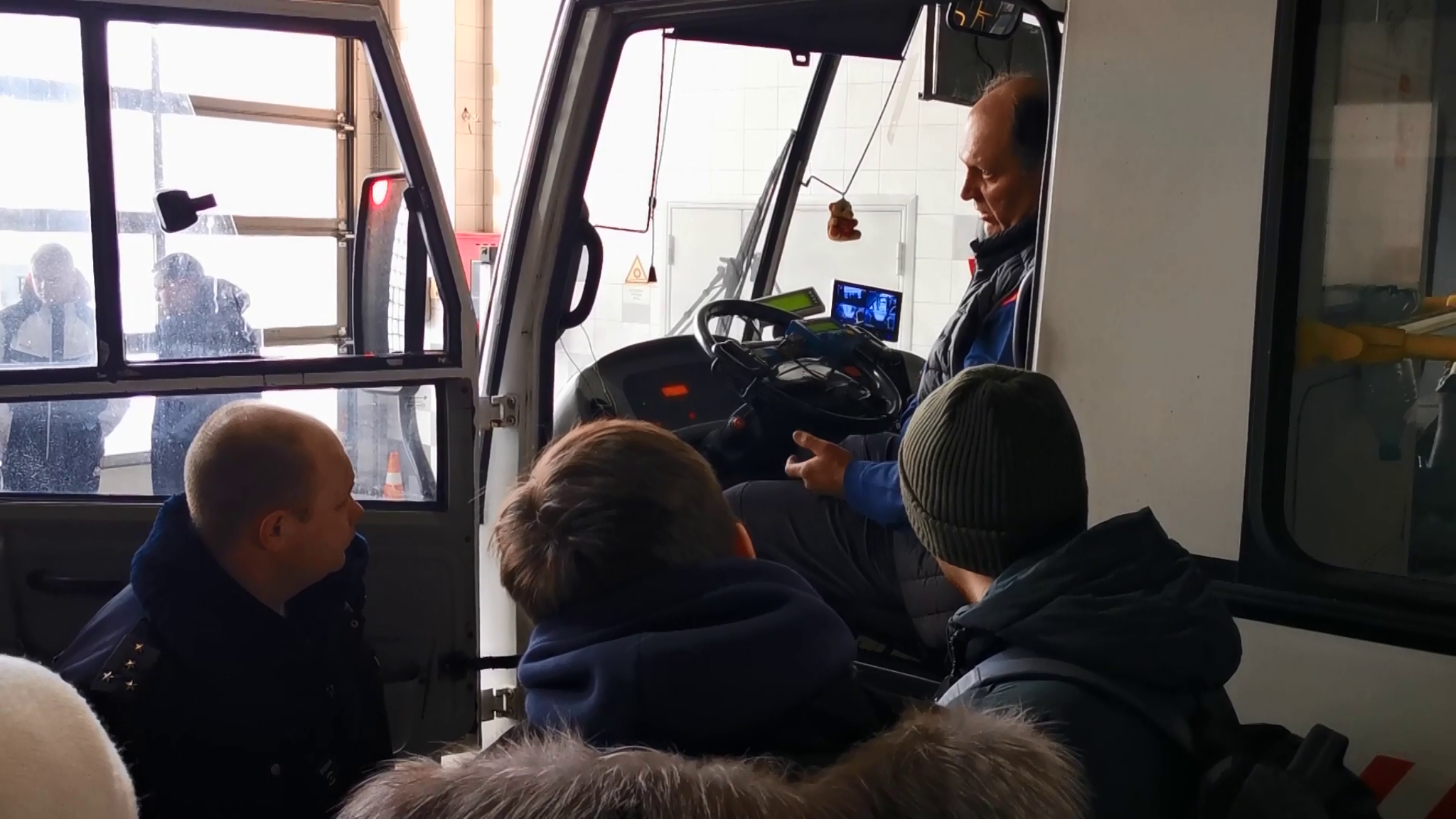 Необычный урок организовали для красноярских студентов автотранспортного техникума