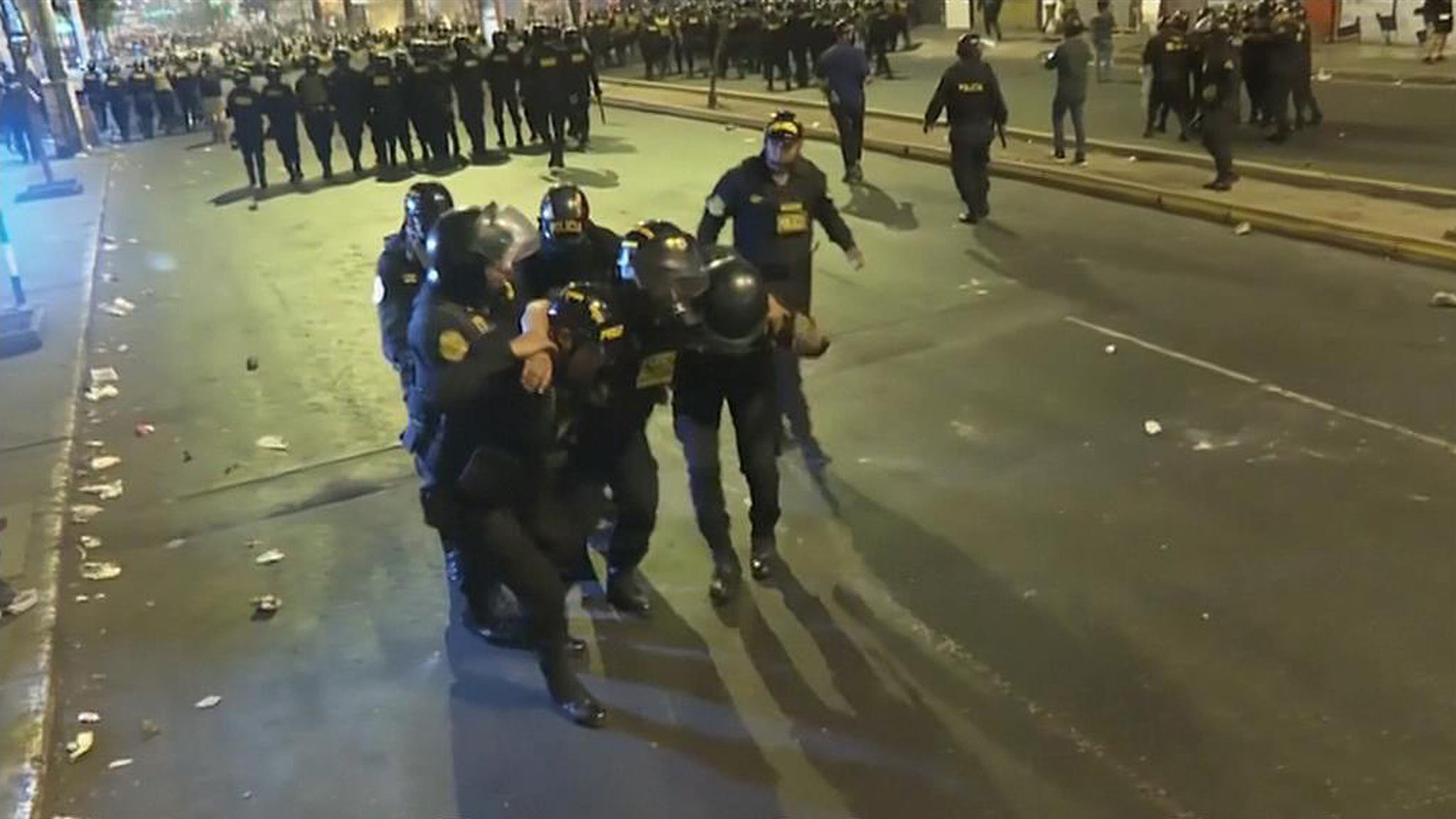Из-за демонстраций в Перу заблокировано 120 магистралей