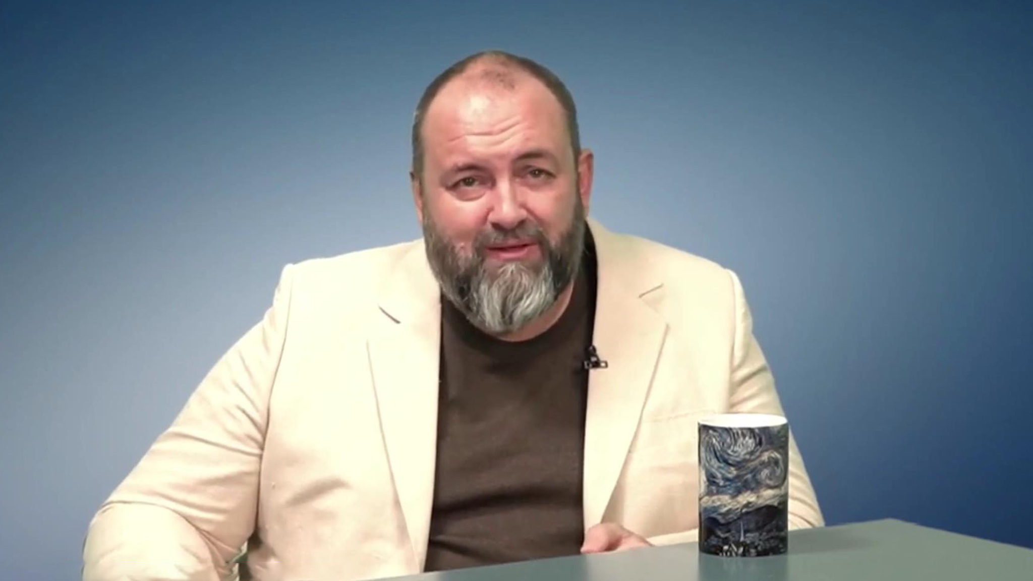 "Врач-новатор" лечил онкологию песнями и заклинаниями