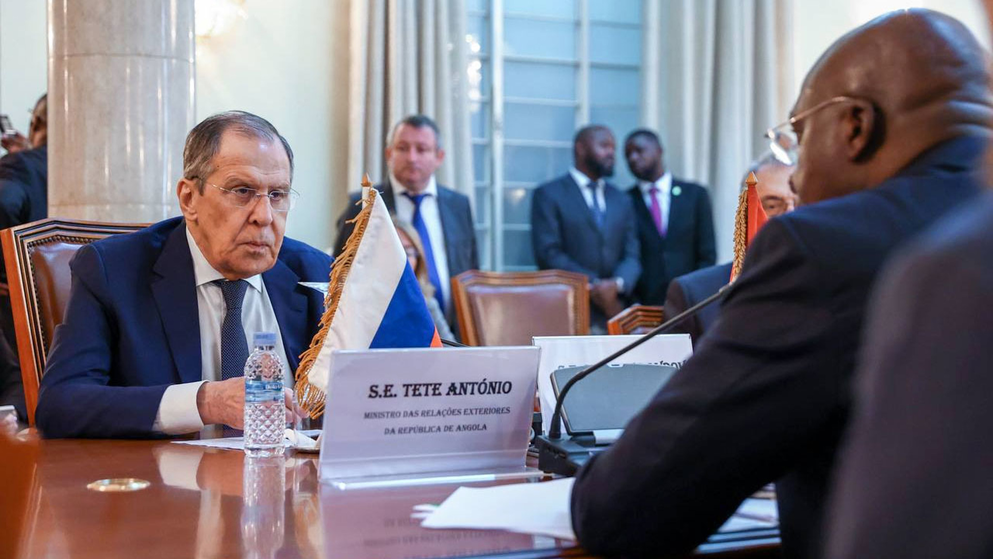 Лавров провел переговоры с ангольским коллегой