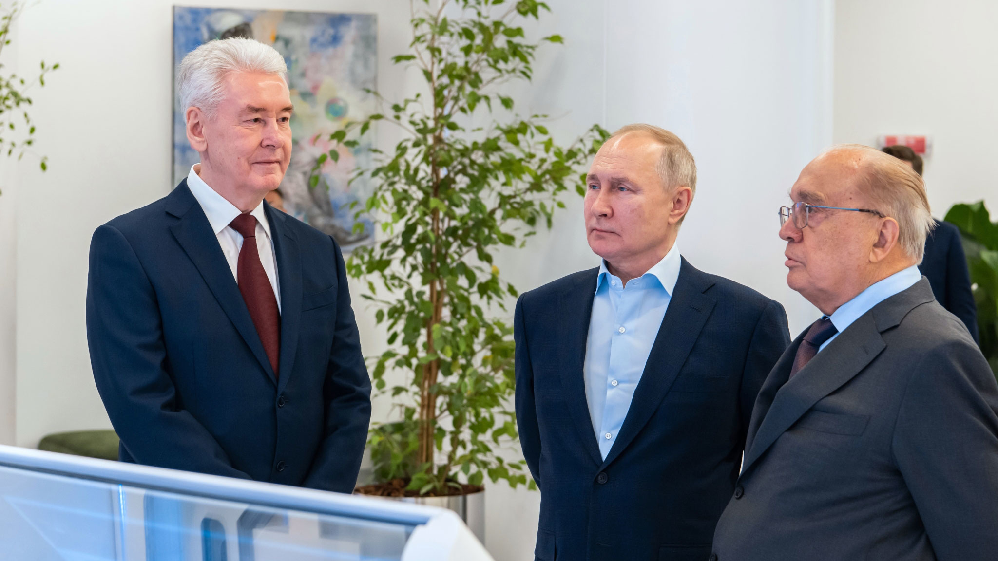 Владимир Путин призвал с уважением относиться к собственной истории