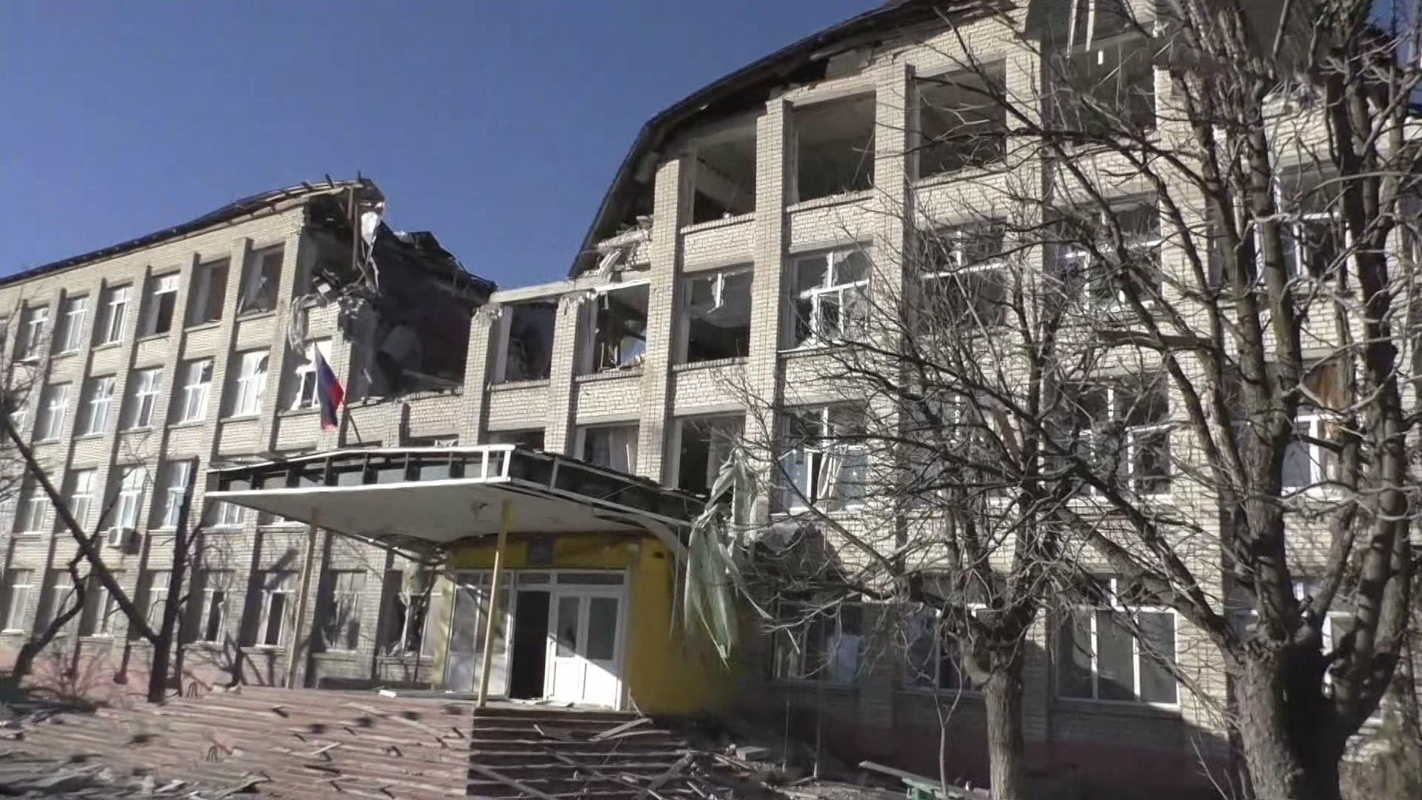 Врага оттесняют от республик Донбасса и восстанавливают мирную жизнь