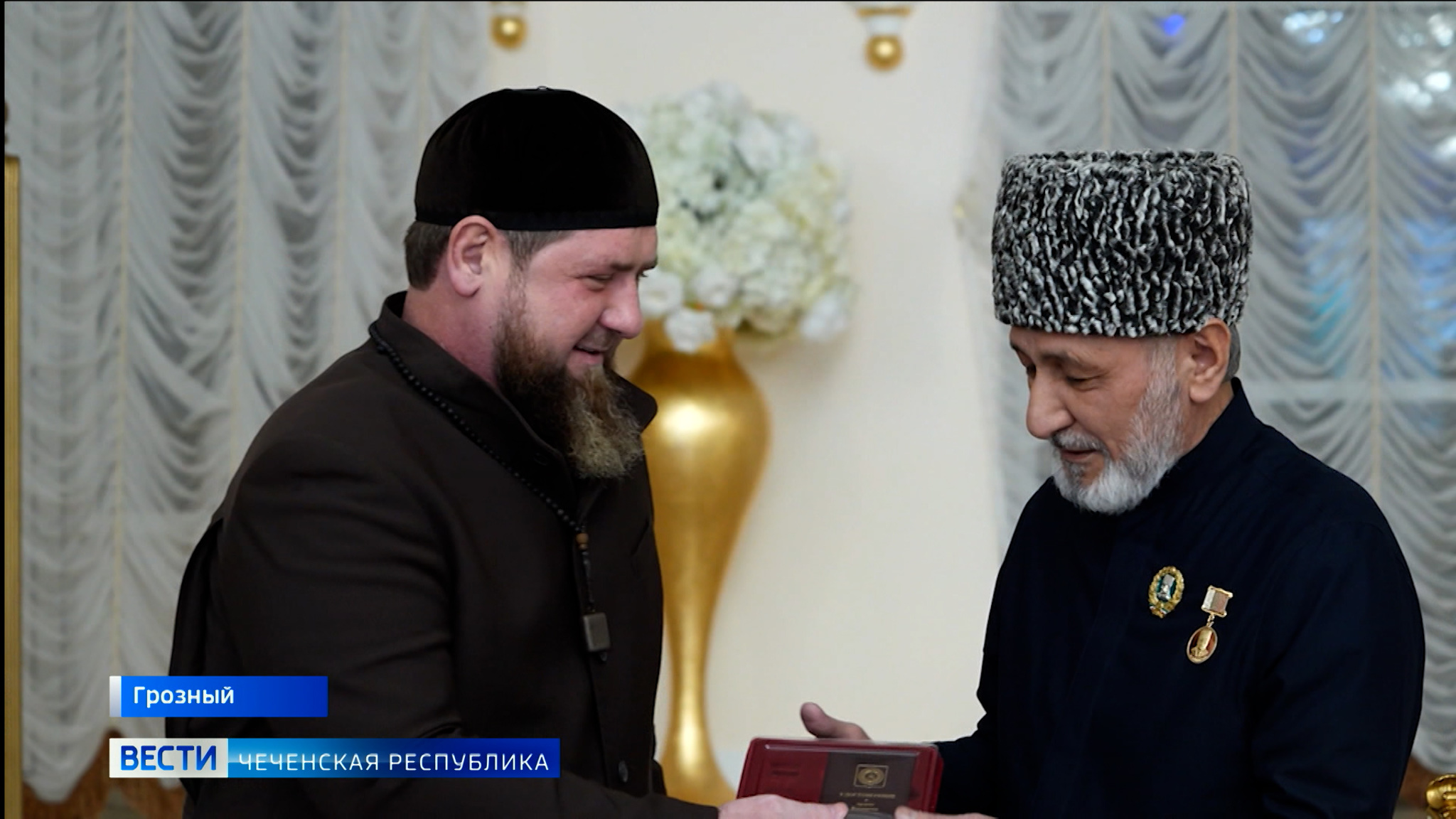 Рамзан Кадыров вручил Сайд-Хамзату Жамалуллайлу орден Кадырова