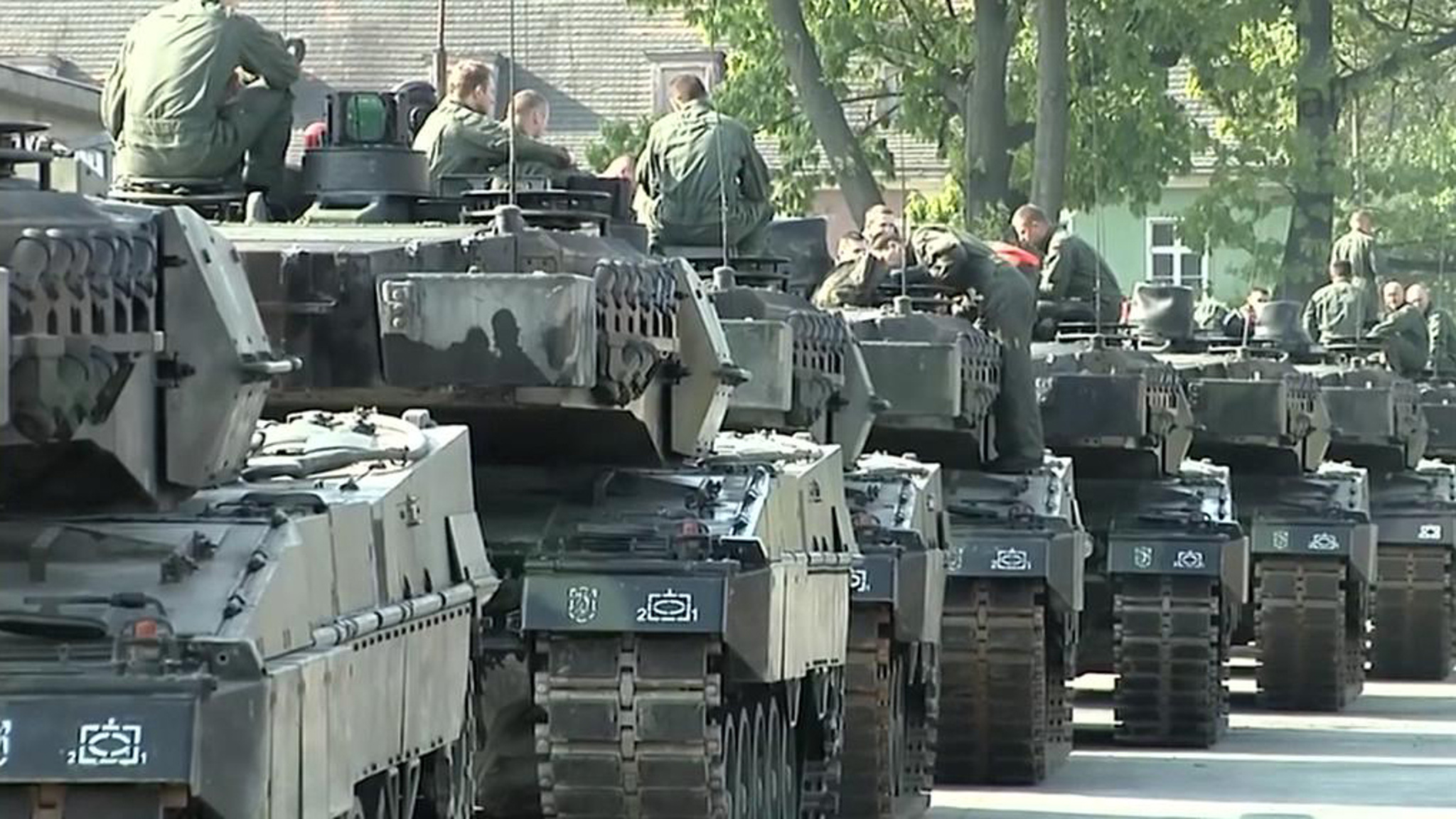 Столтенберг уговаривает Азию помочь Киеву оружием, Шольц – Южную Америку