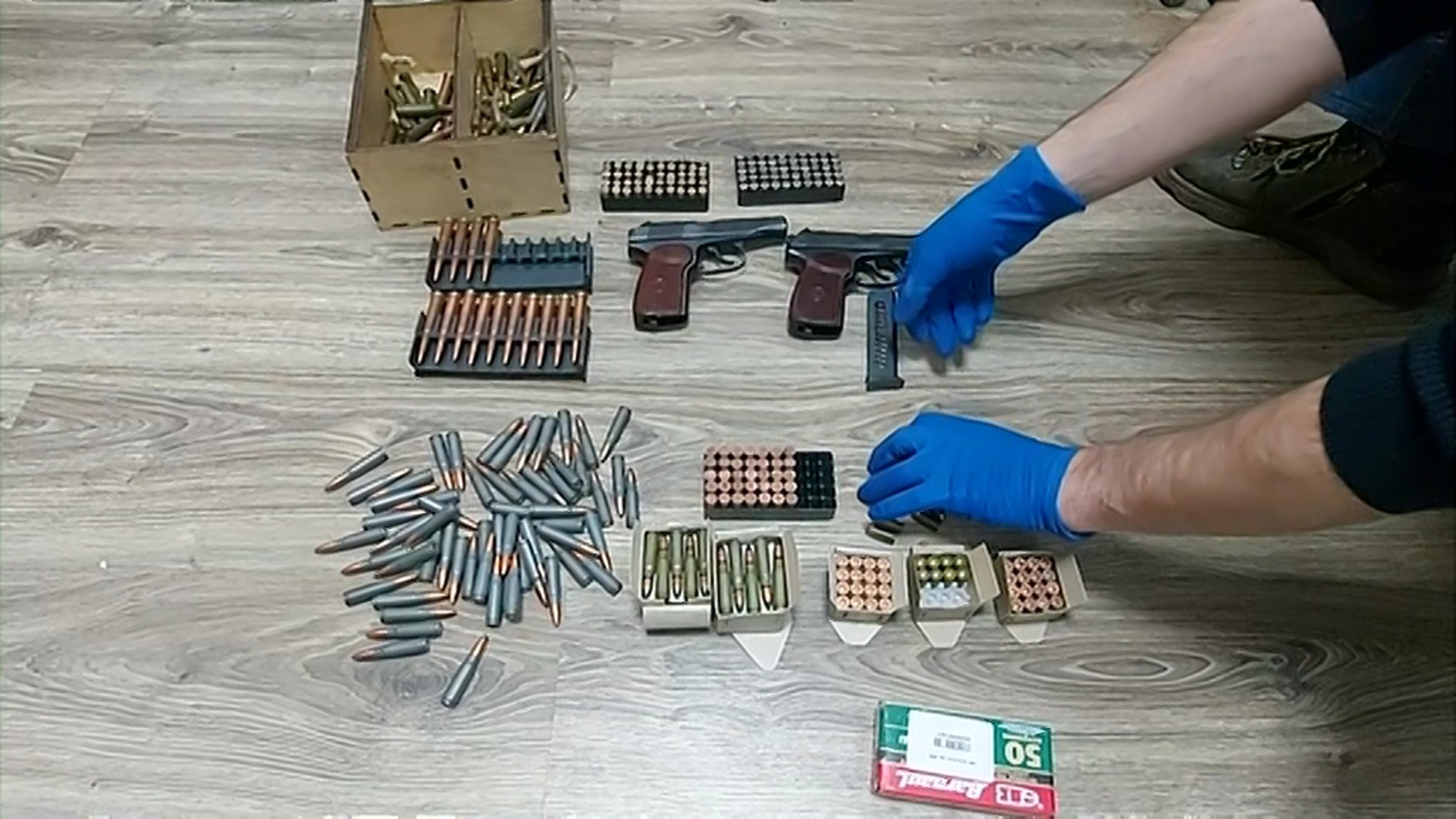 Почти сотню подпольных оружейников выявили в 38 регионах страны