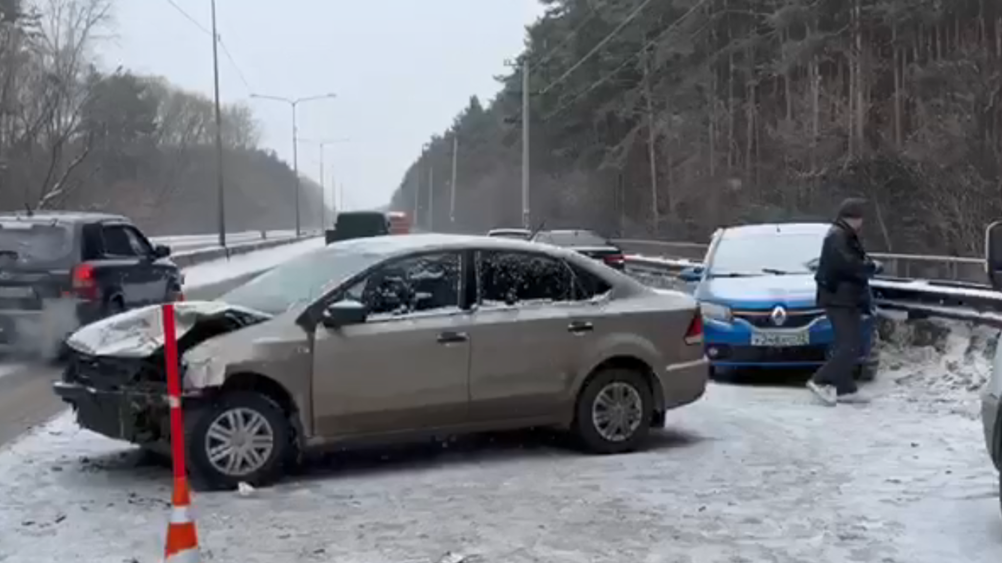 Двое детей направлены в больницу после аварии на тюменской улице