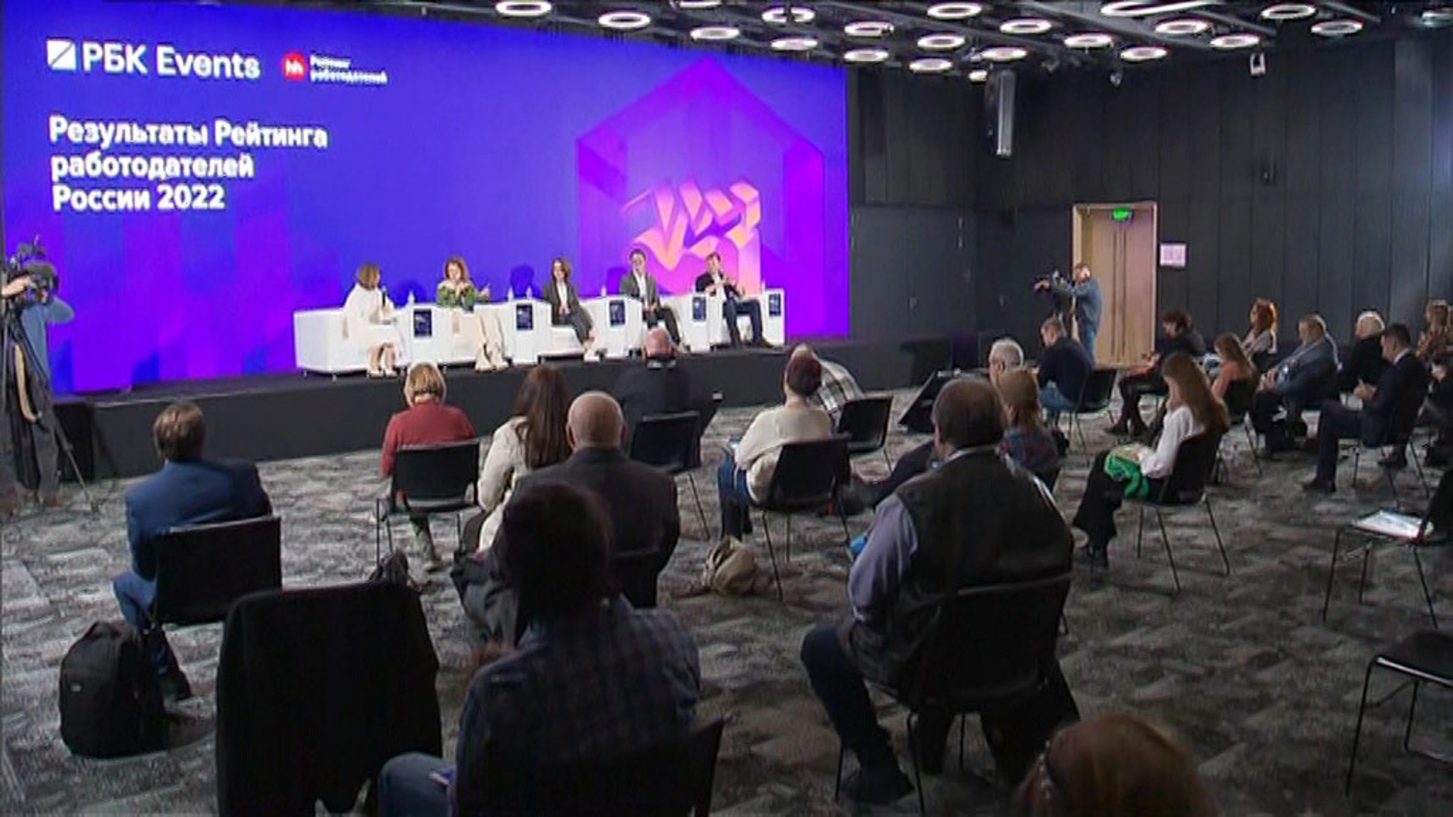 Рейтинг крупнейших работодателей России возглавил Сбербанк