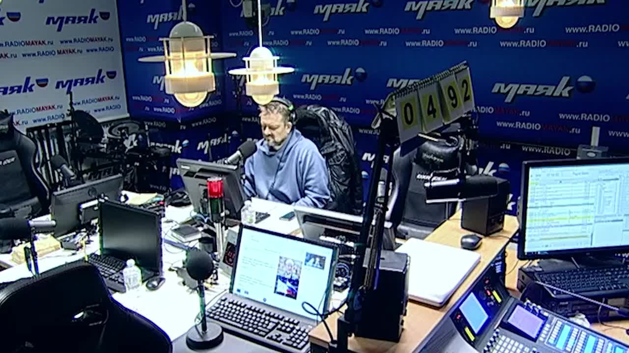 Уход. Как подобрать витамины для кожи рук и лица