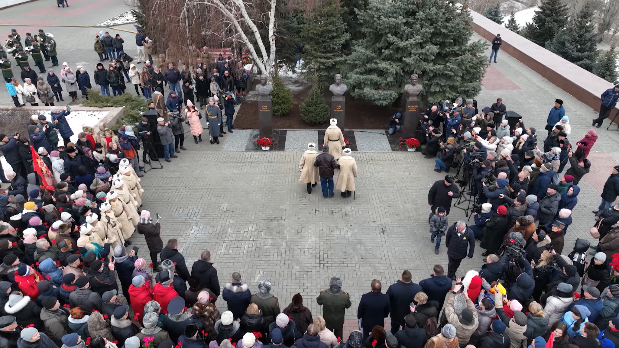 Архитекторы Победы: в Волгограде установили памятники Сталину, Жукову и Василевскому