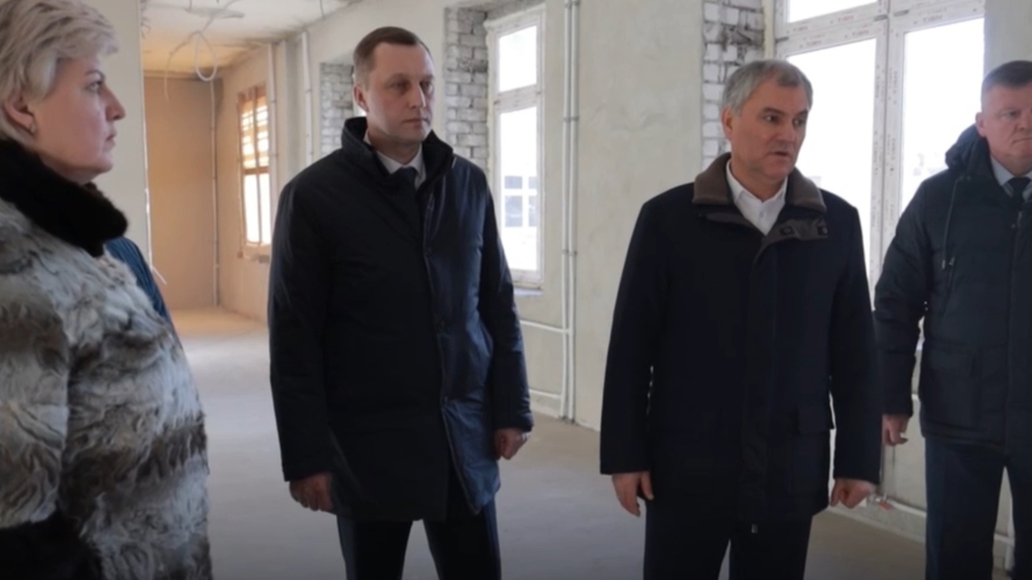 Вячеслав Володин осмотрел ход реконструкции бывшего монтажного техникума в Саратове
