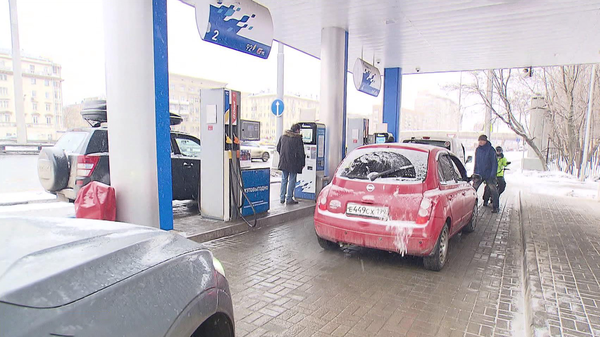 Полсотни автомобилей оказались заблокированными в пяти минутах от Кремля