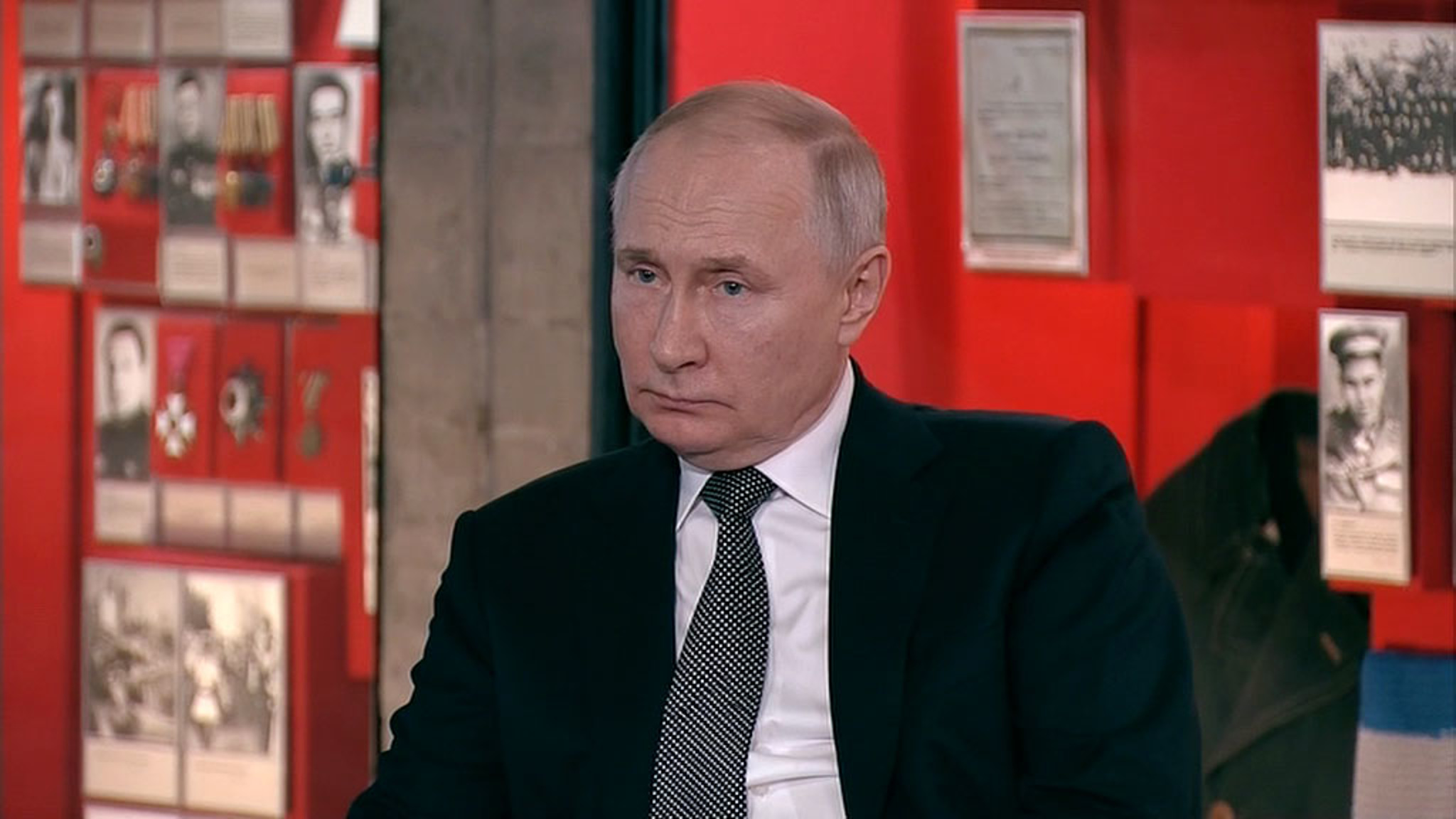 Путин: с Россией всегда велась борьба, в том числе информационная