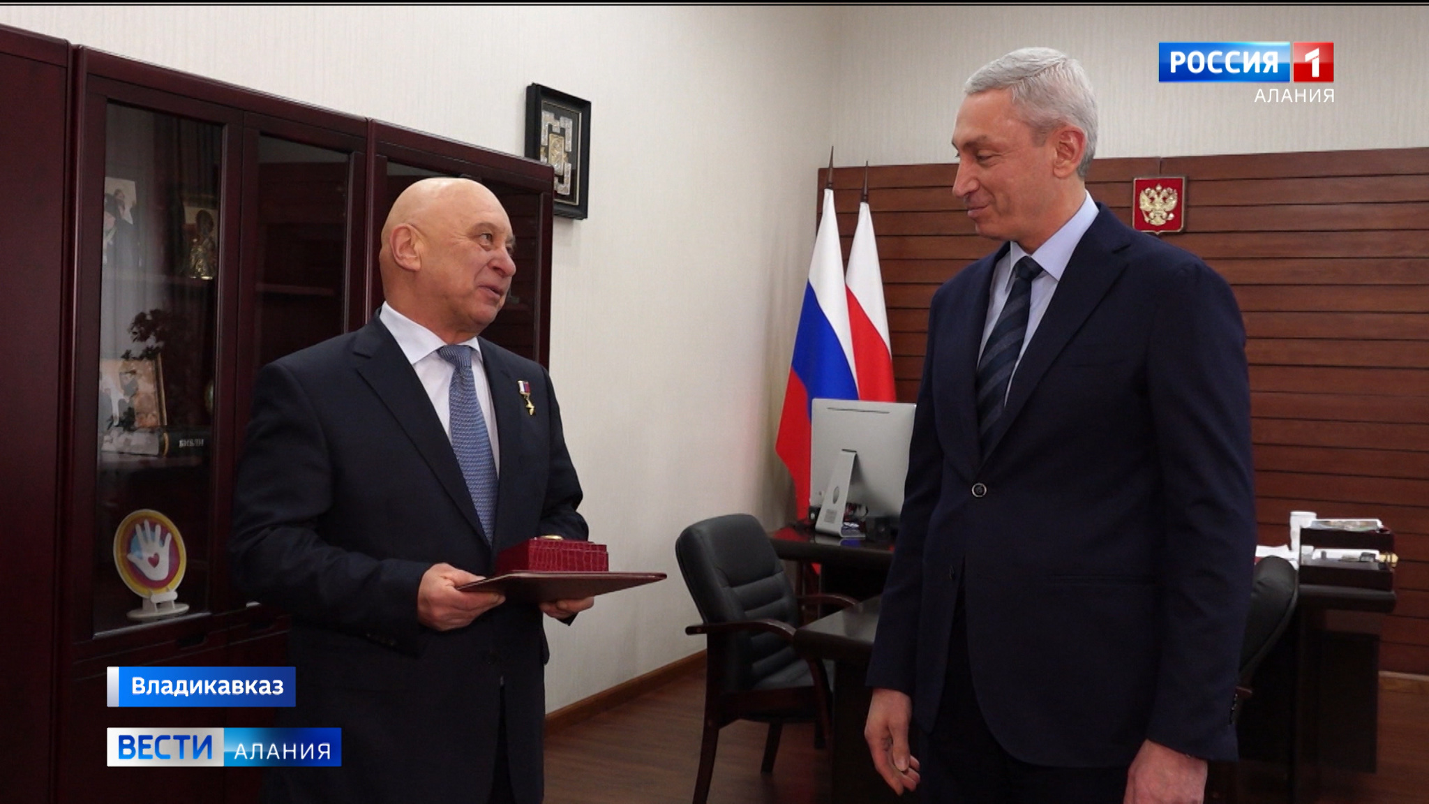 Борис Джанаев поздравил с юбилеем Героя России Валерия Кукова