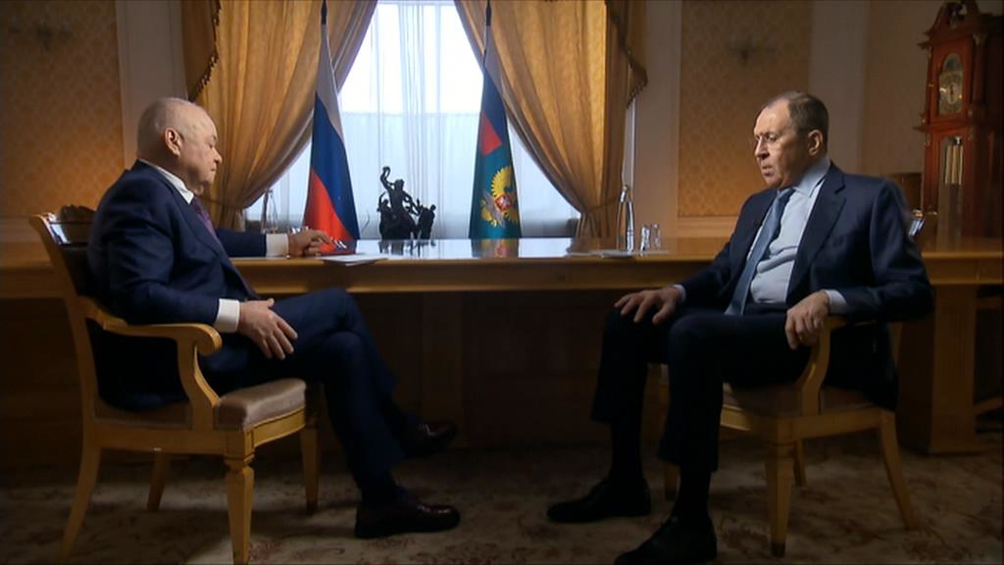 Лавров: нынешняя ситуация Россию только сплотит