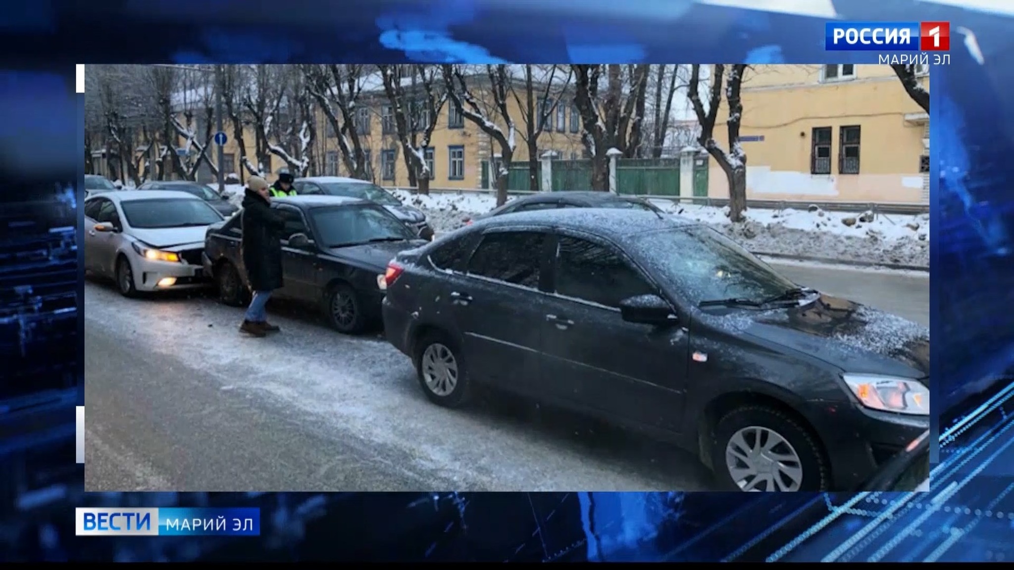 Сразу три автомобиля столкнулись в Йошкар-Оле