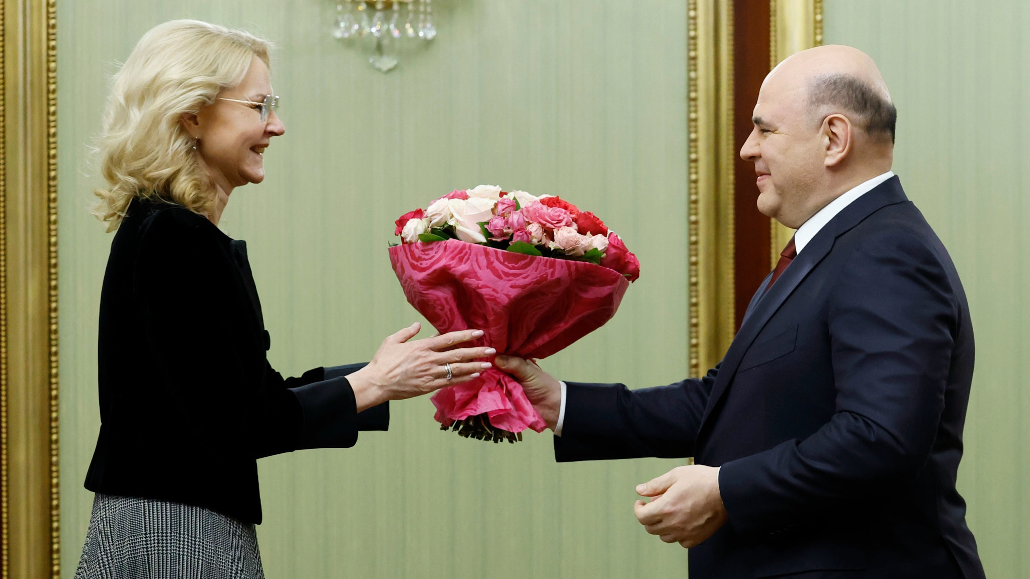 Мишустин на заседании правительства поздравил Голикову с днем рождения