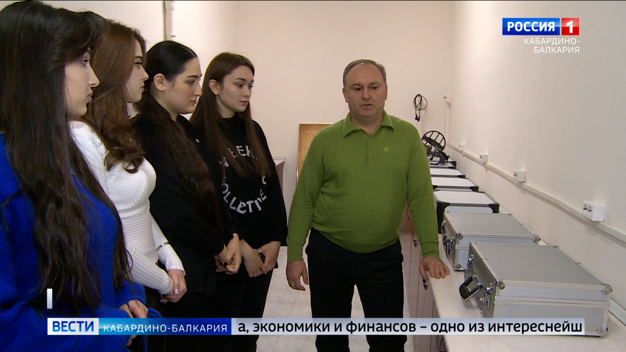 Криминалистическая лаборатория КБГУ провела экскурсию для школьников и студентов