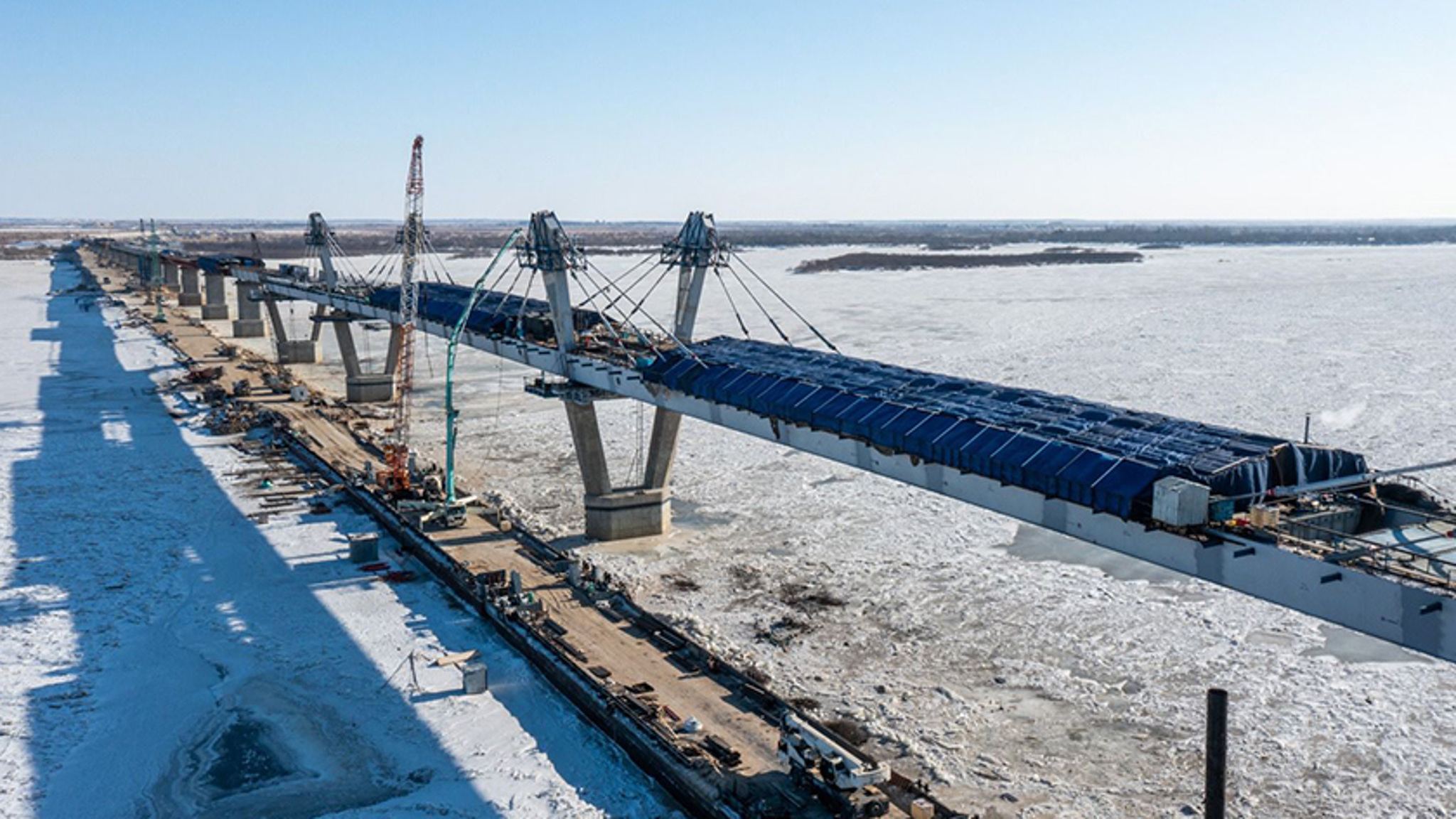 Выполнено бетонирование сразу двух участков нового зейского моста
