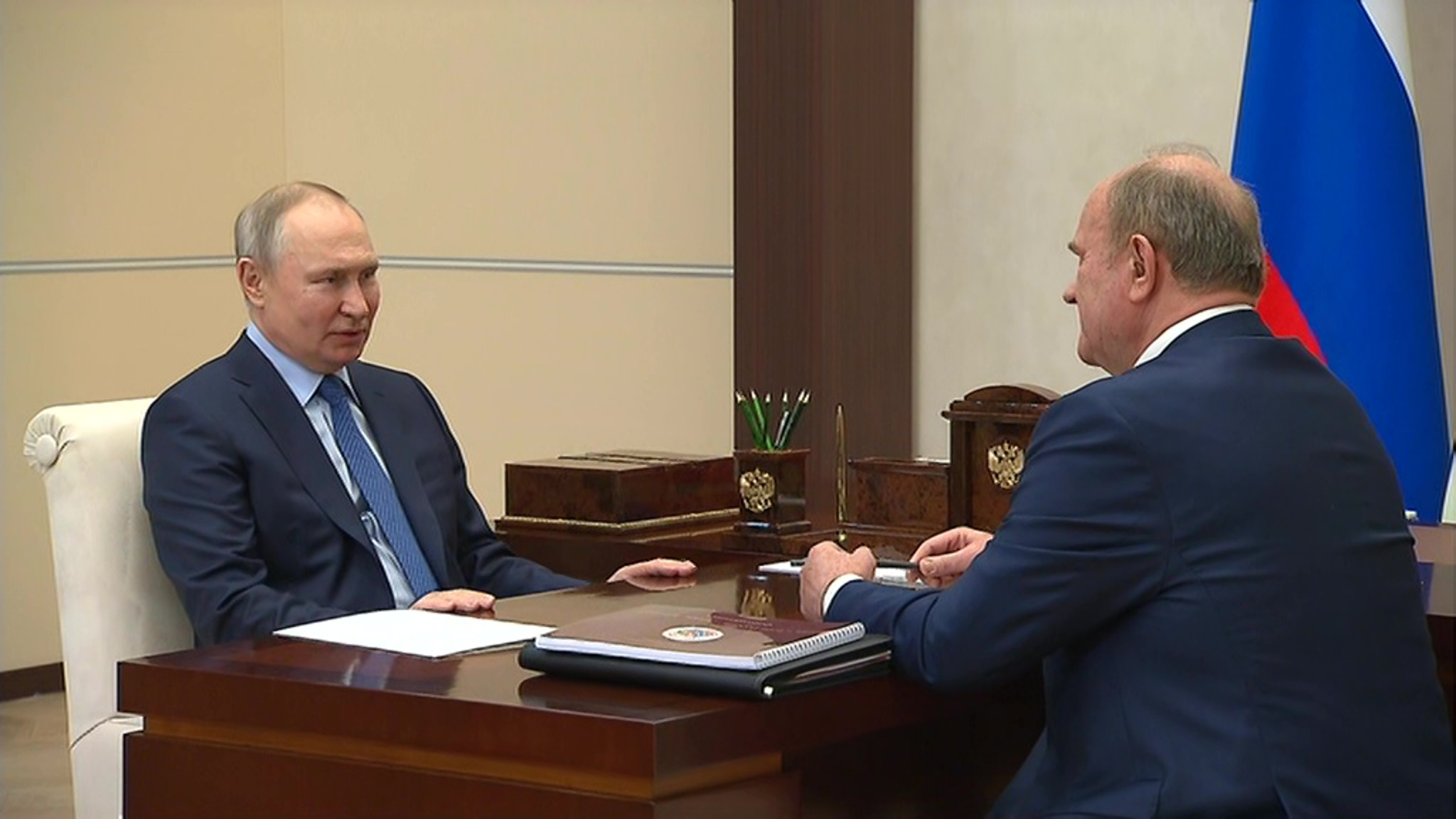 Путин поздравил Зюганова с 30-летием партии