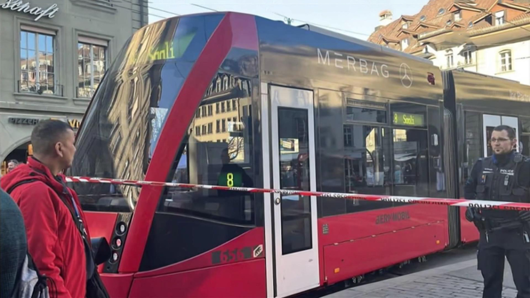 Площадь перед Федеральным дворцом в Берне оцепили из-за подозрительной машины