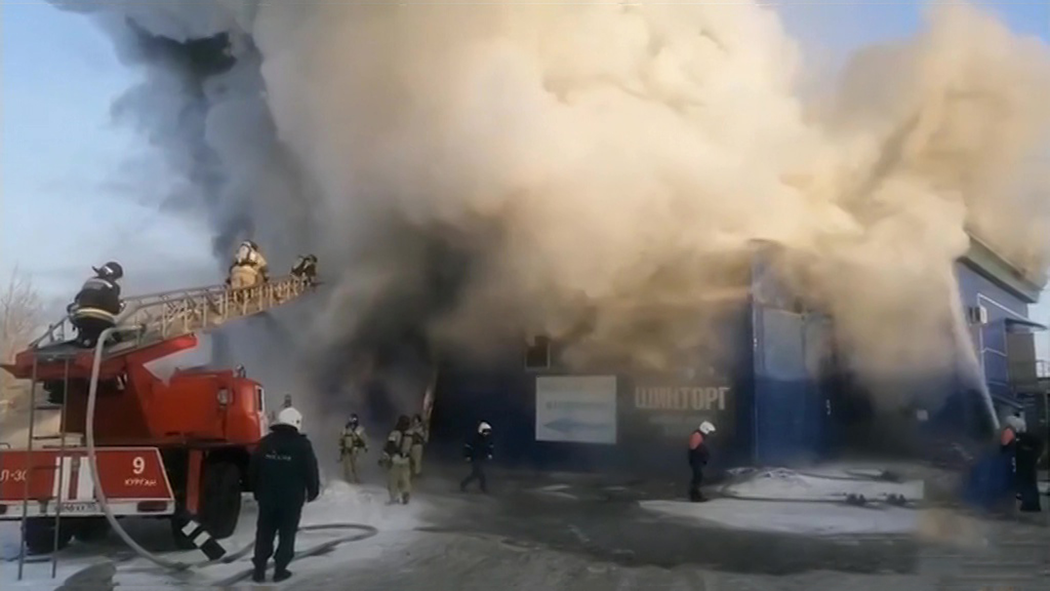 В Кургане загорелось административное здание