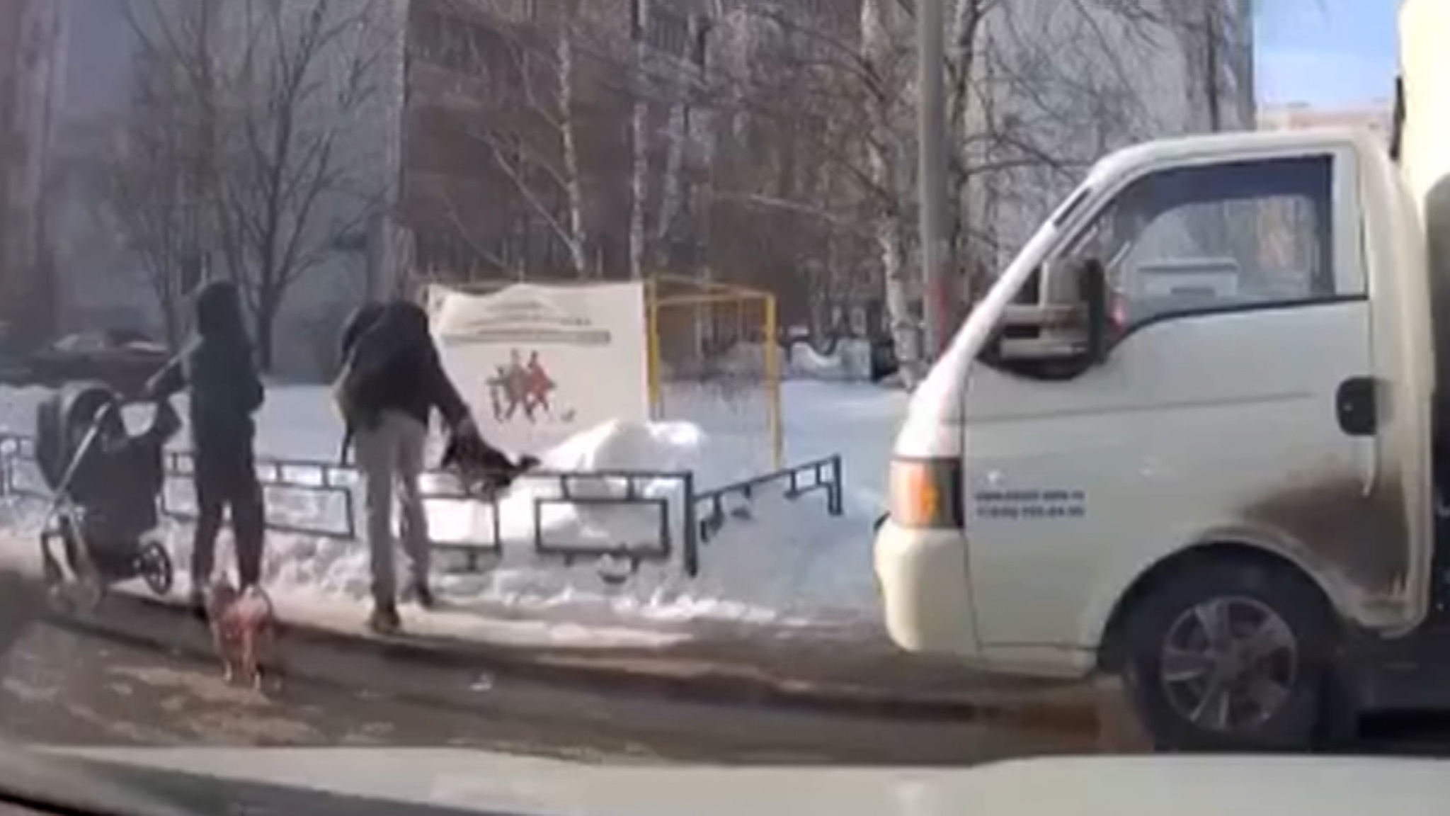 Воспитательный процесс закончился в сугробе