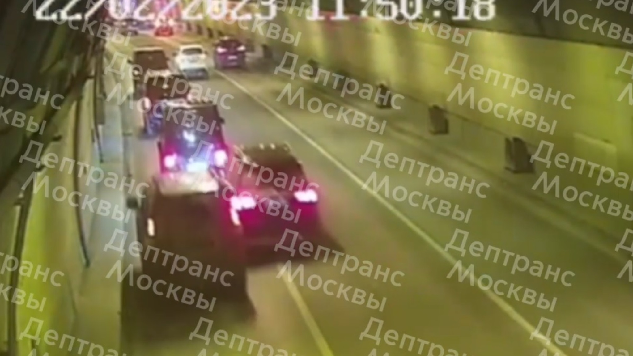 Автомобиль не устоял на колесах после ДТП на северо-западе Москвы