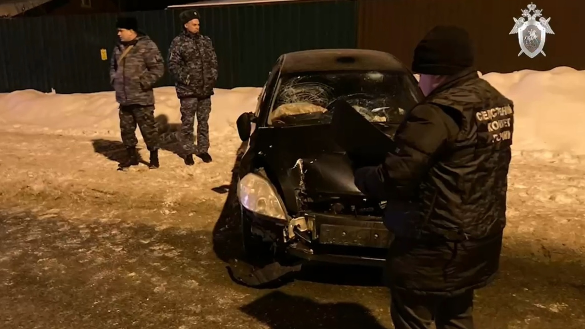 В Подмосковье машина сбила на переходе брата и сестру, девочка погибла