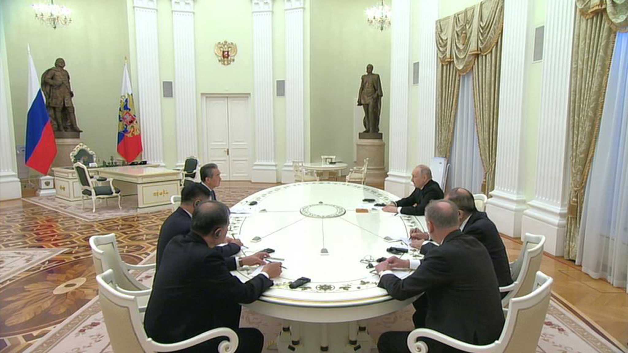 Президент провел переговоры с Ван И