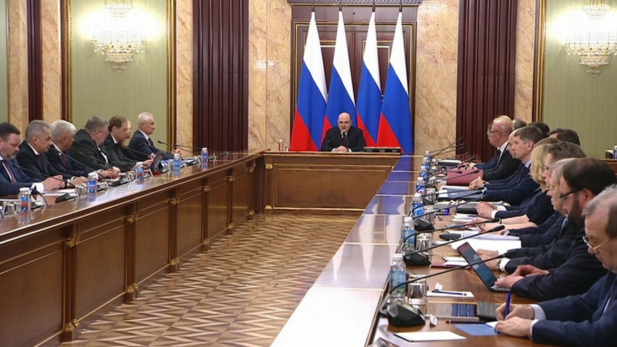 Правительство будет привлекать сбережения граждан в экономику