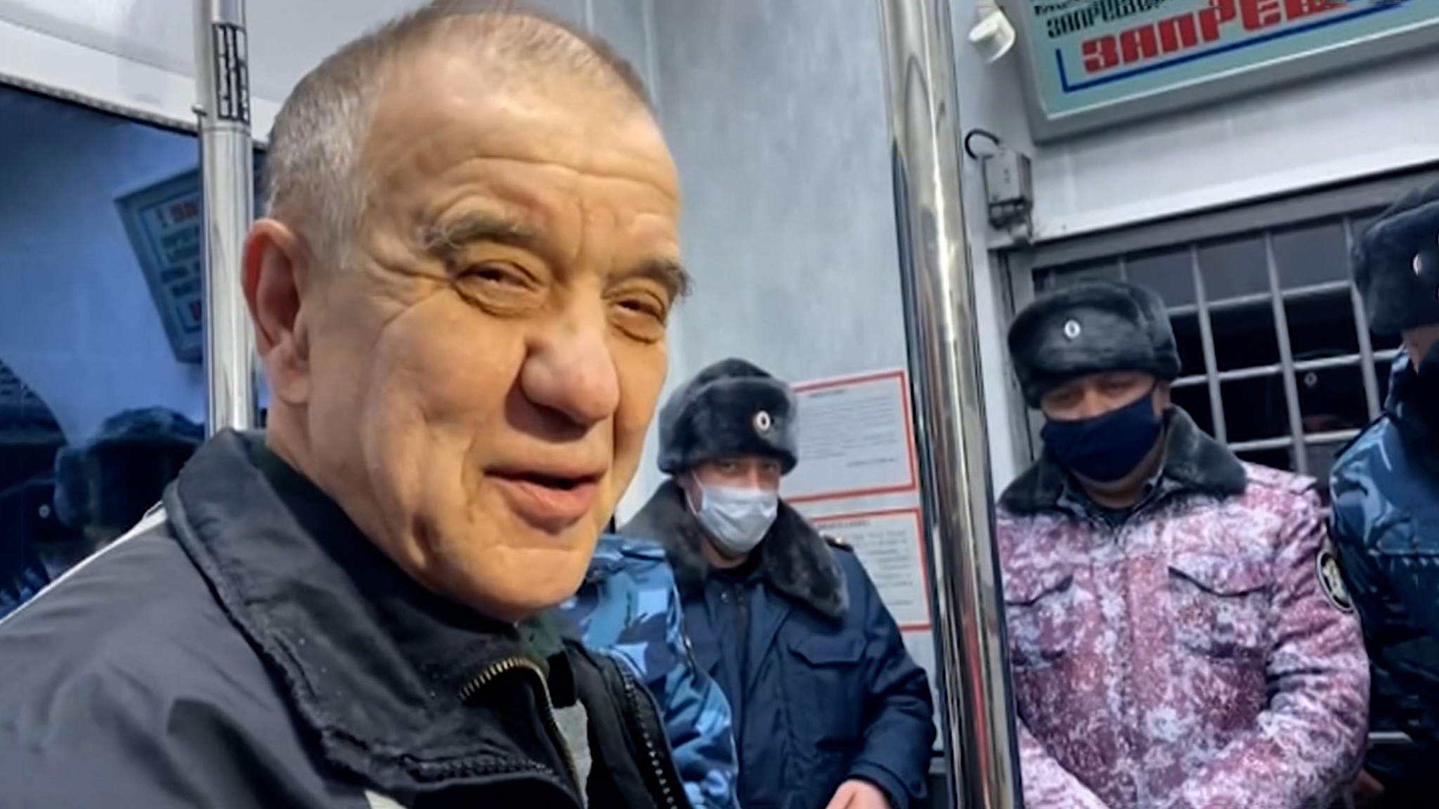 Суда скопинский маньяк Мохов будет дожидаться дома