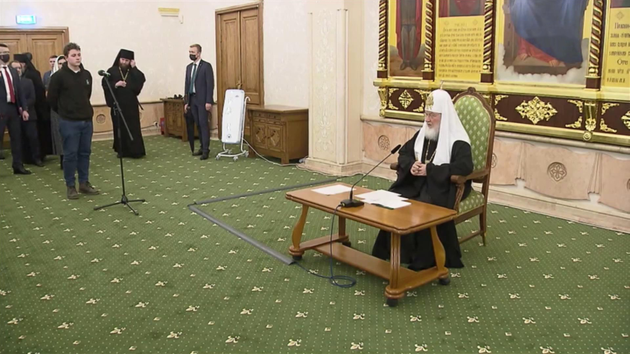 Патриарх Кирилл встретился с юными спортсменами из Донбасса