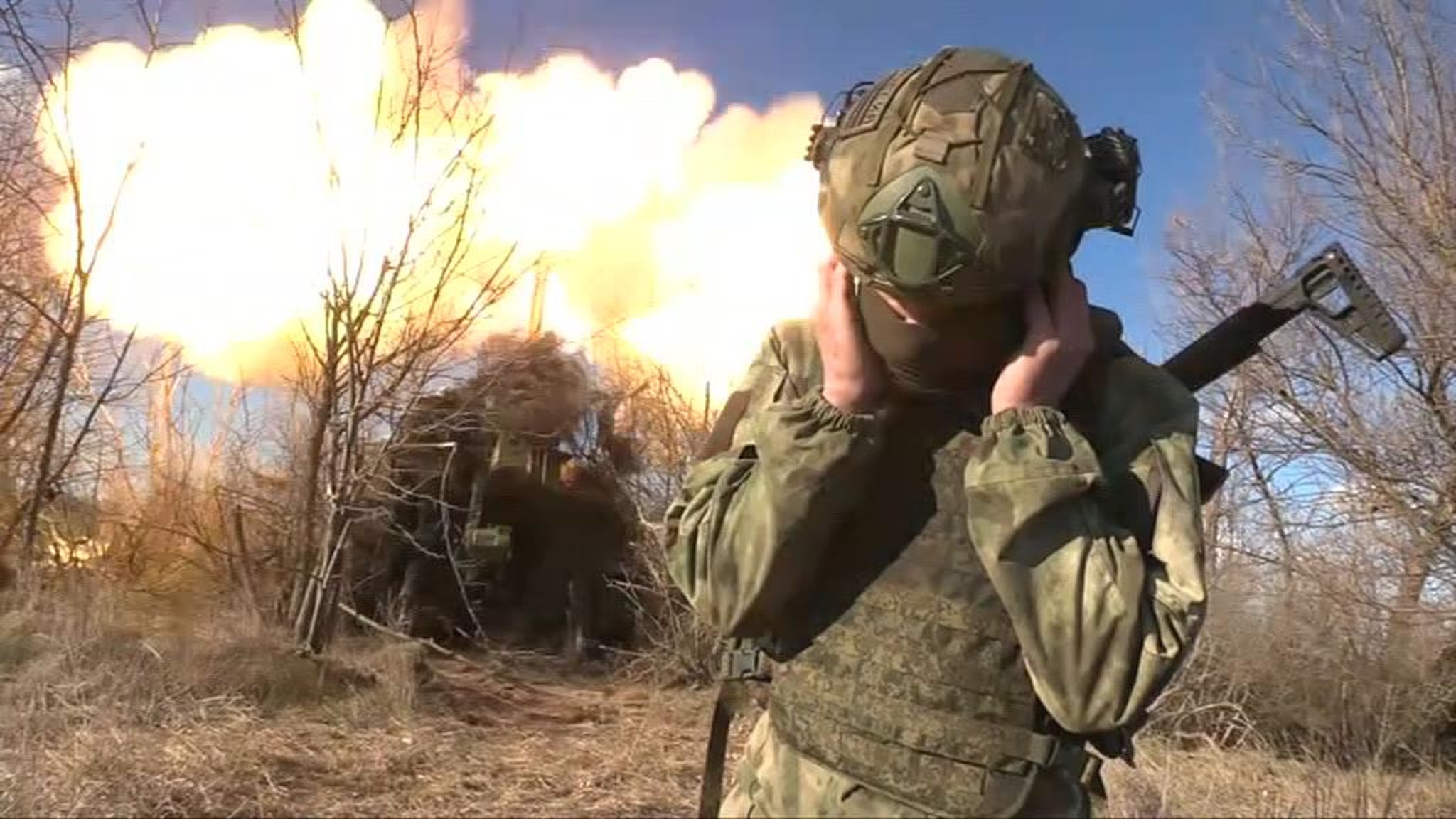 Российская тяжелая артиллерия обстреливает позиции украинских военных