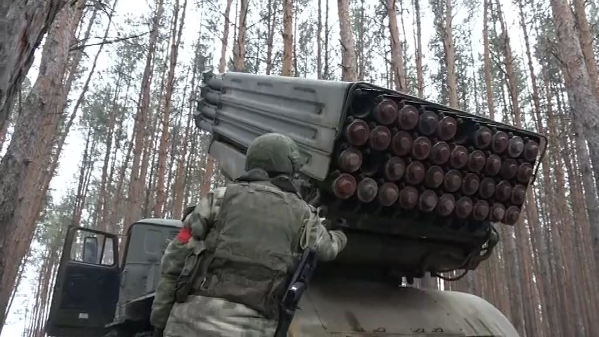РСЗО "Торнадо" наносят удары по объектам военной инфраструктуры и технике ВСУ