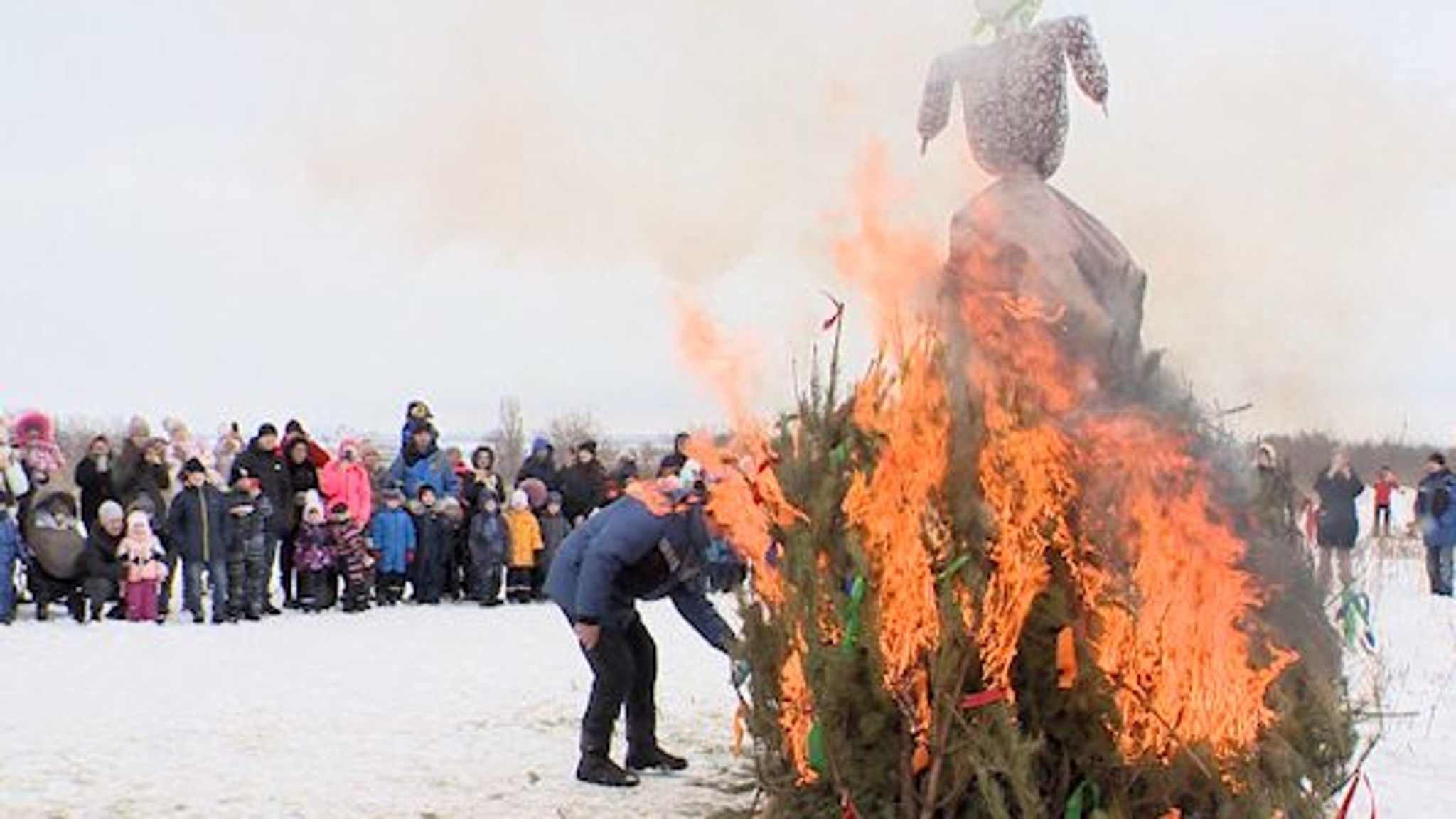 Управляющая компания микрорайона САЗ провела уличное празднование Масленицы для жителей