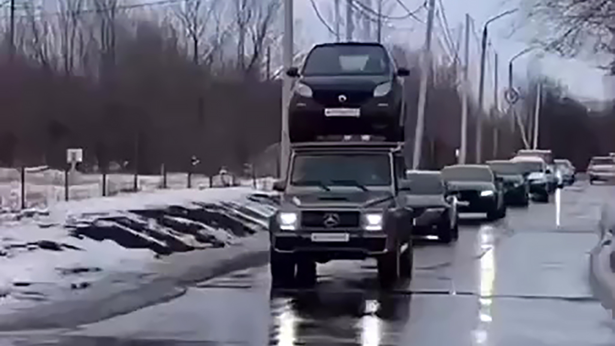 Smart на крыше. ПДД не нарушены