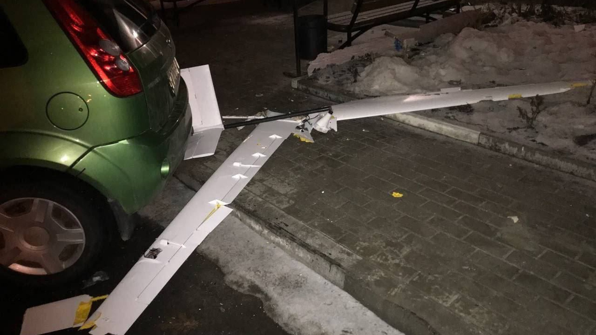 Момент падения дрона у жилого дома в Белгороде попал на видео