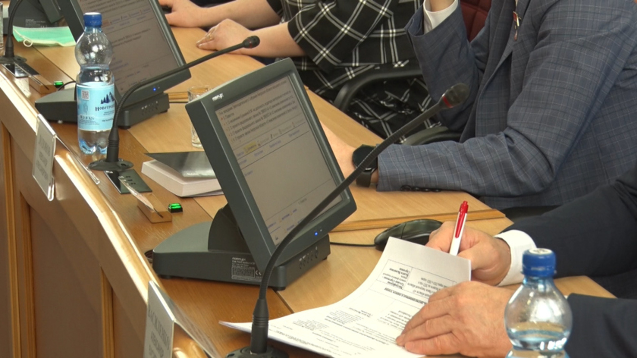 Амурские депутаты распределили около миллиарда рублей