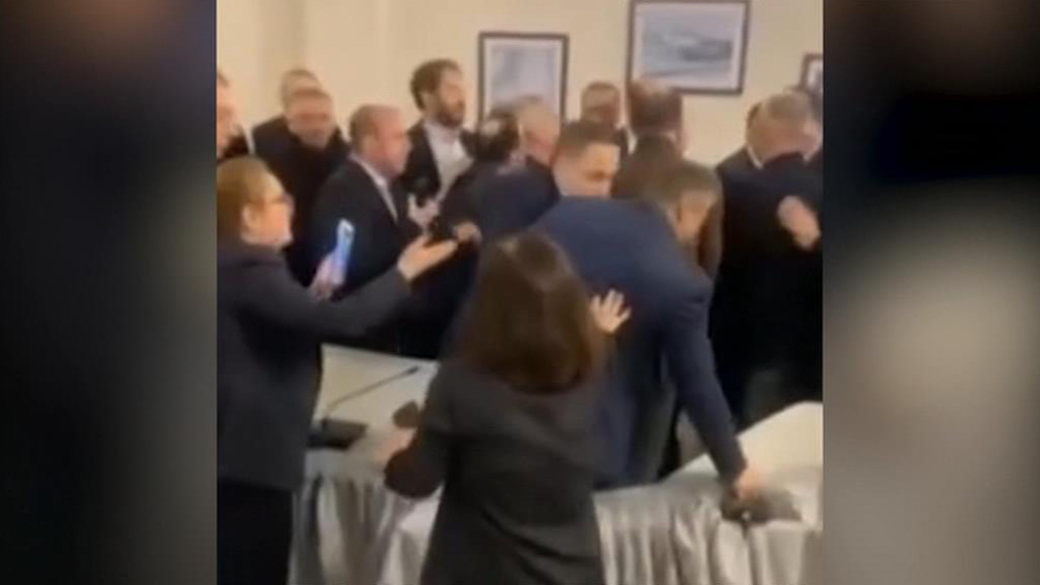 Грузинские депутаты подрались из-за иноагентов