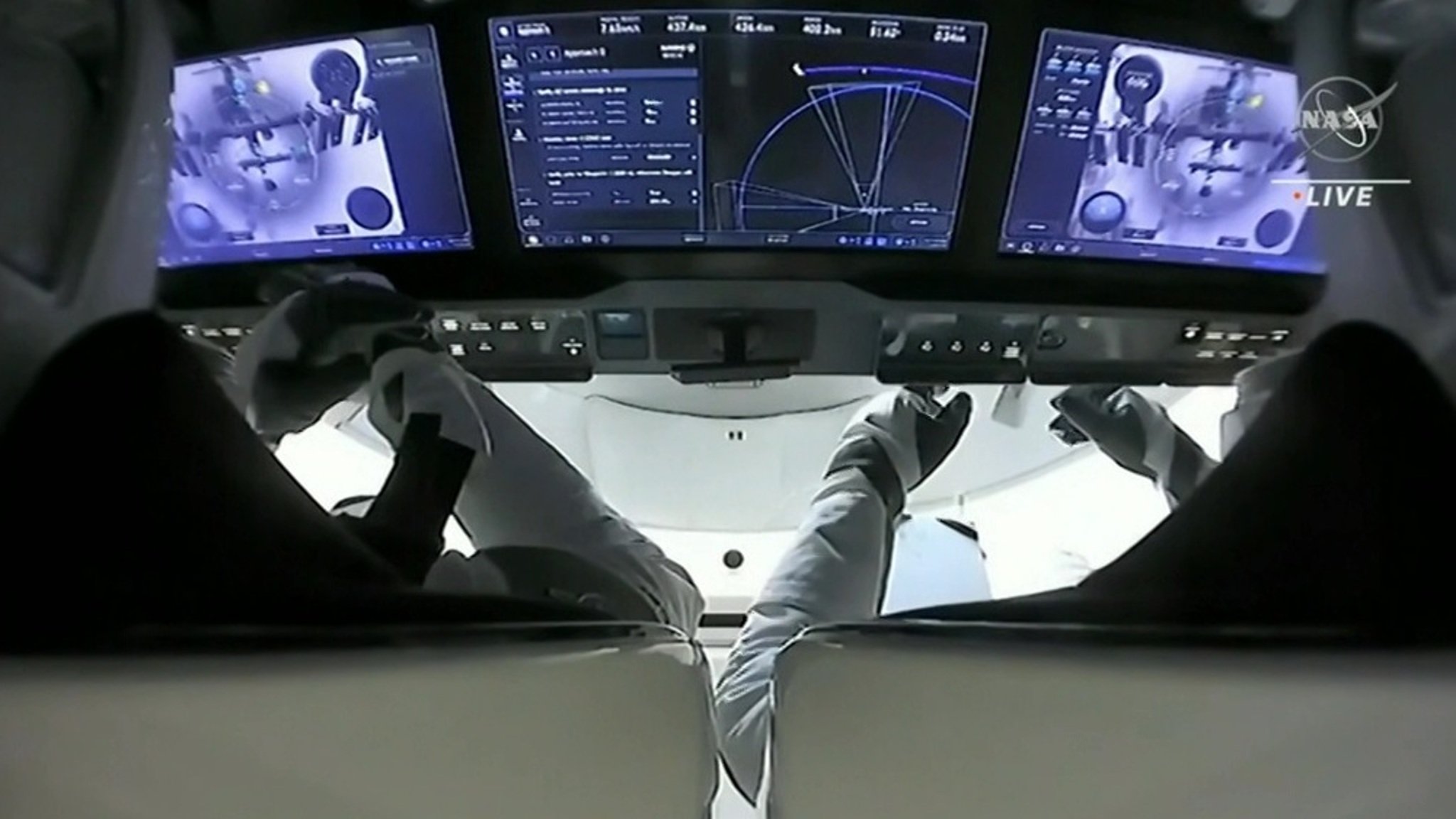 Стыковка Crew Dragon-6 с МКС прошла успешно