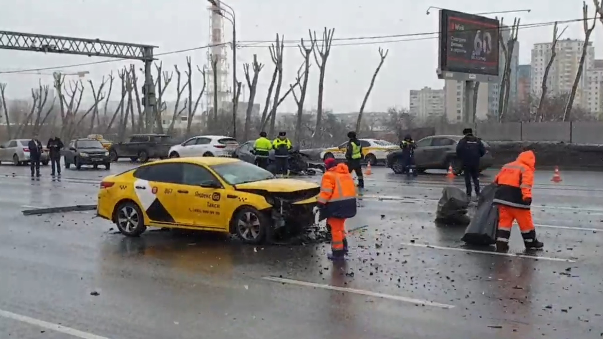 Появилось видео с места массового ДТП в Москве