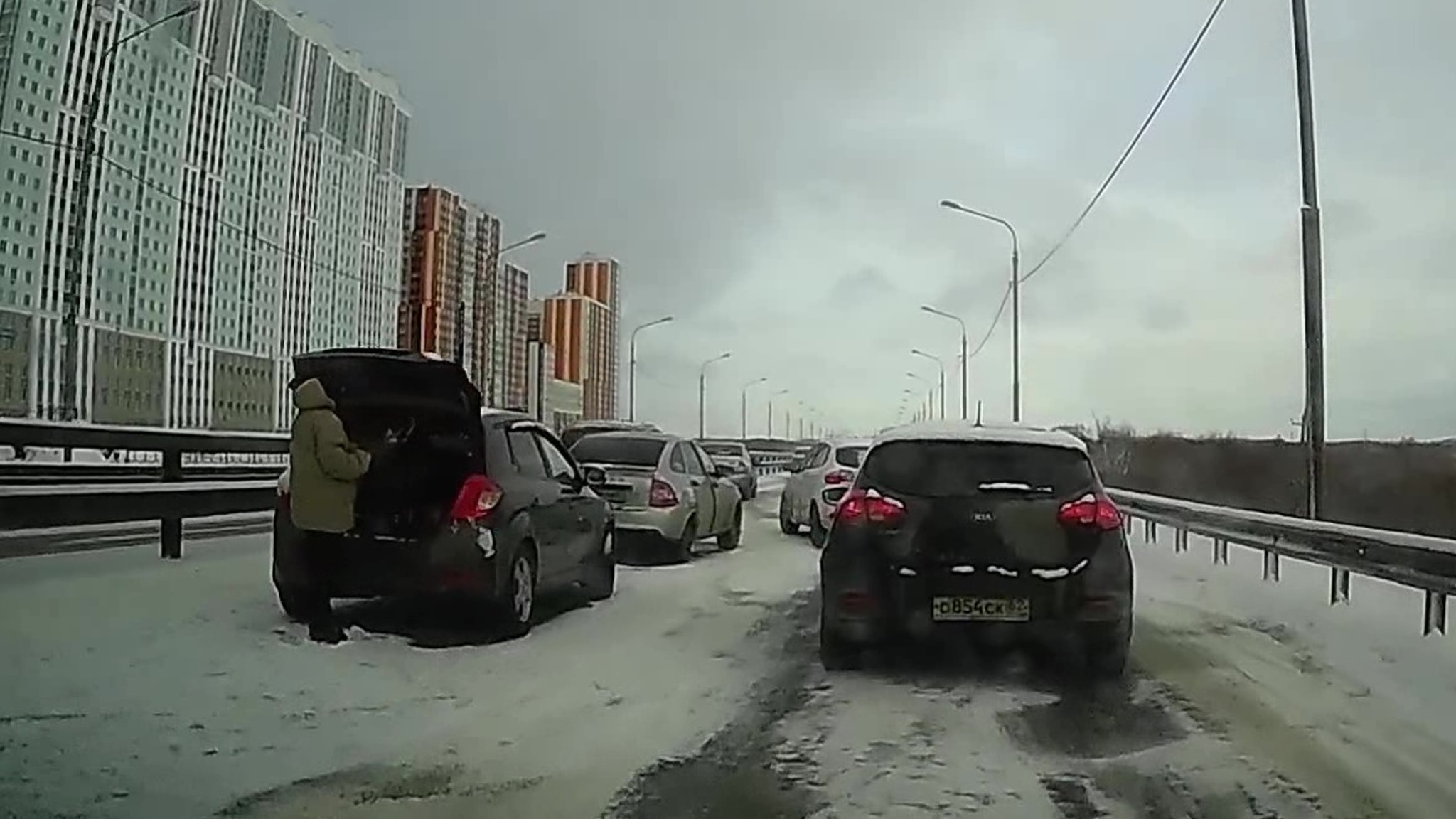 Более 20 автомобилей столкнулись на окружной дороге в Рязани