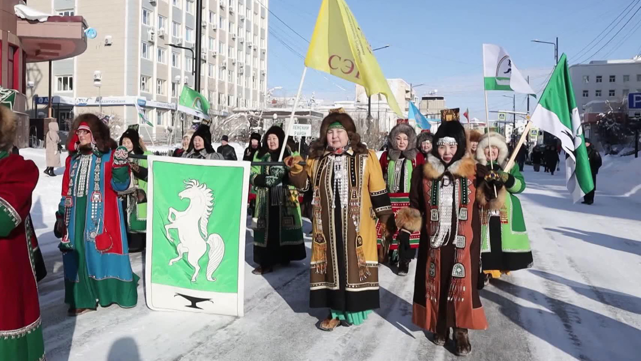 Народные мастера из разных районов Республики Саха устроили шествие в национальных костюмах