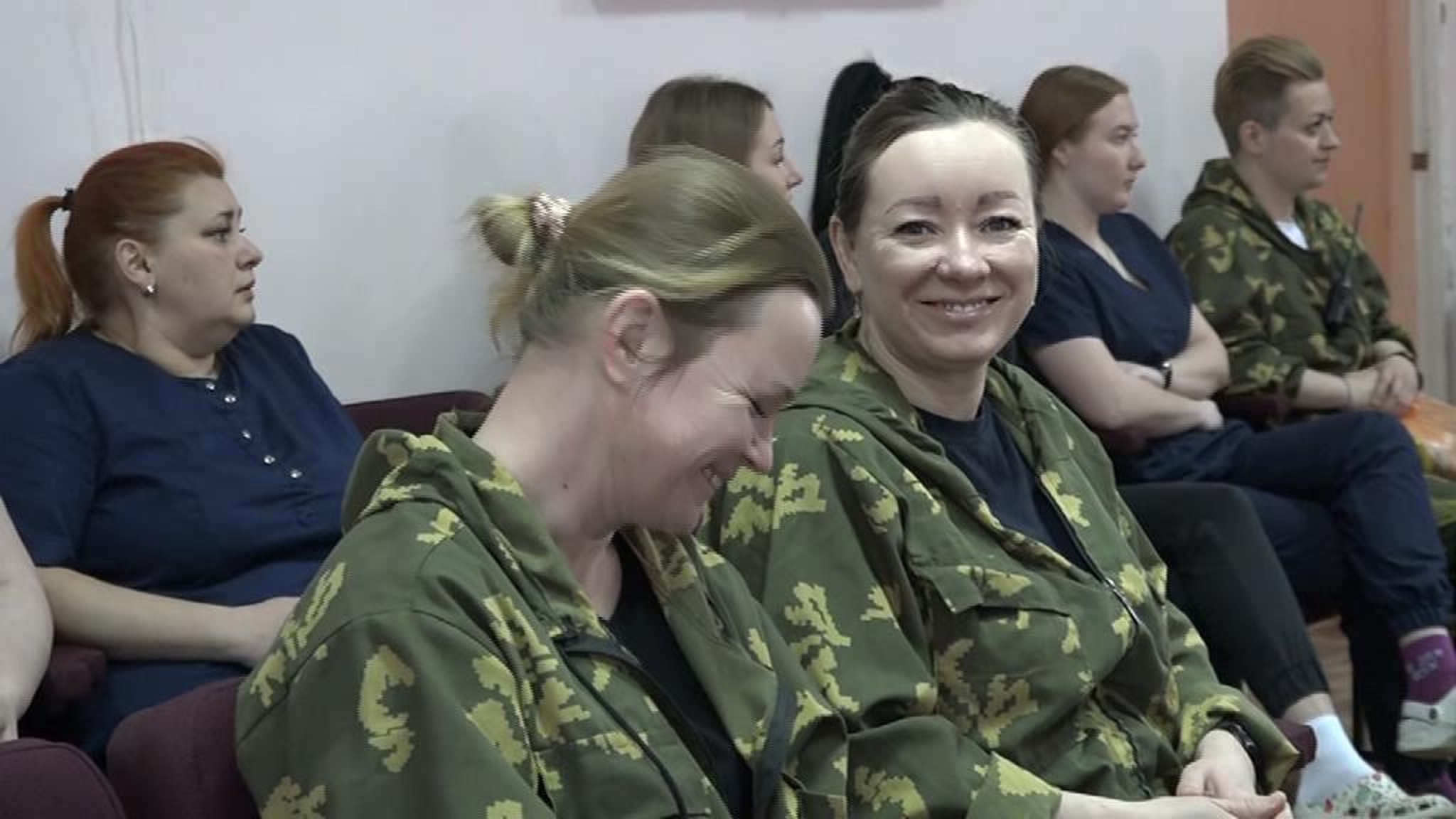 Десантники поздравили медперсонал аэромобильного госпиталя ВДВ