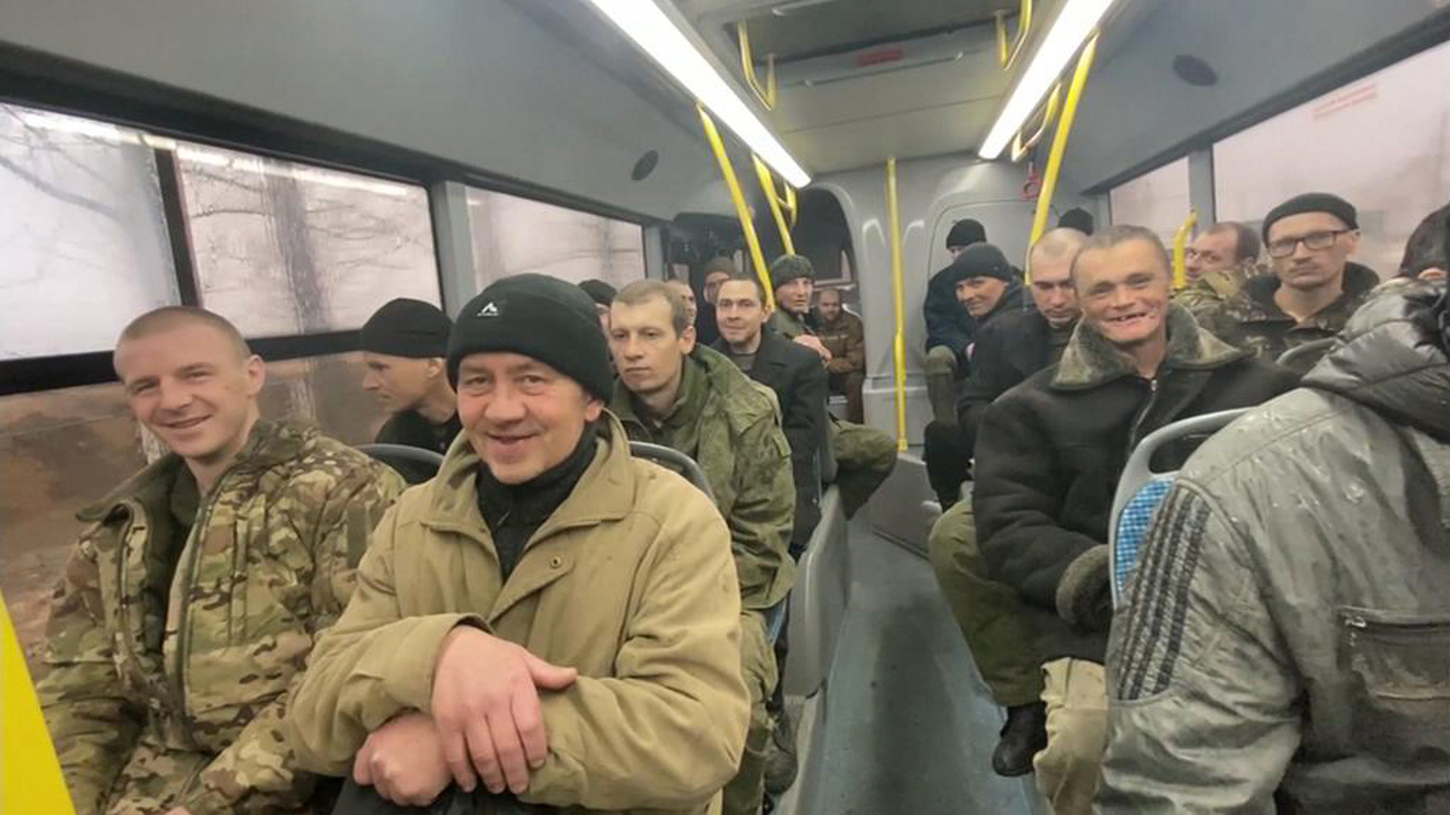 Из украинского плена домой вернулись 90 российских военных