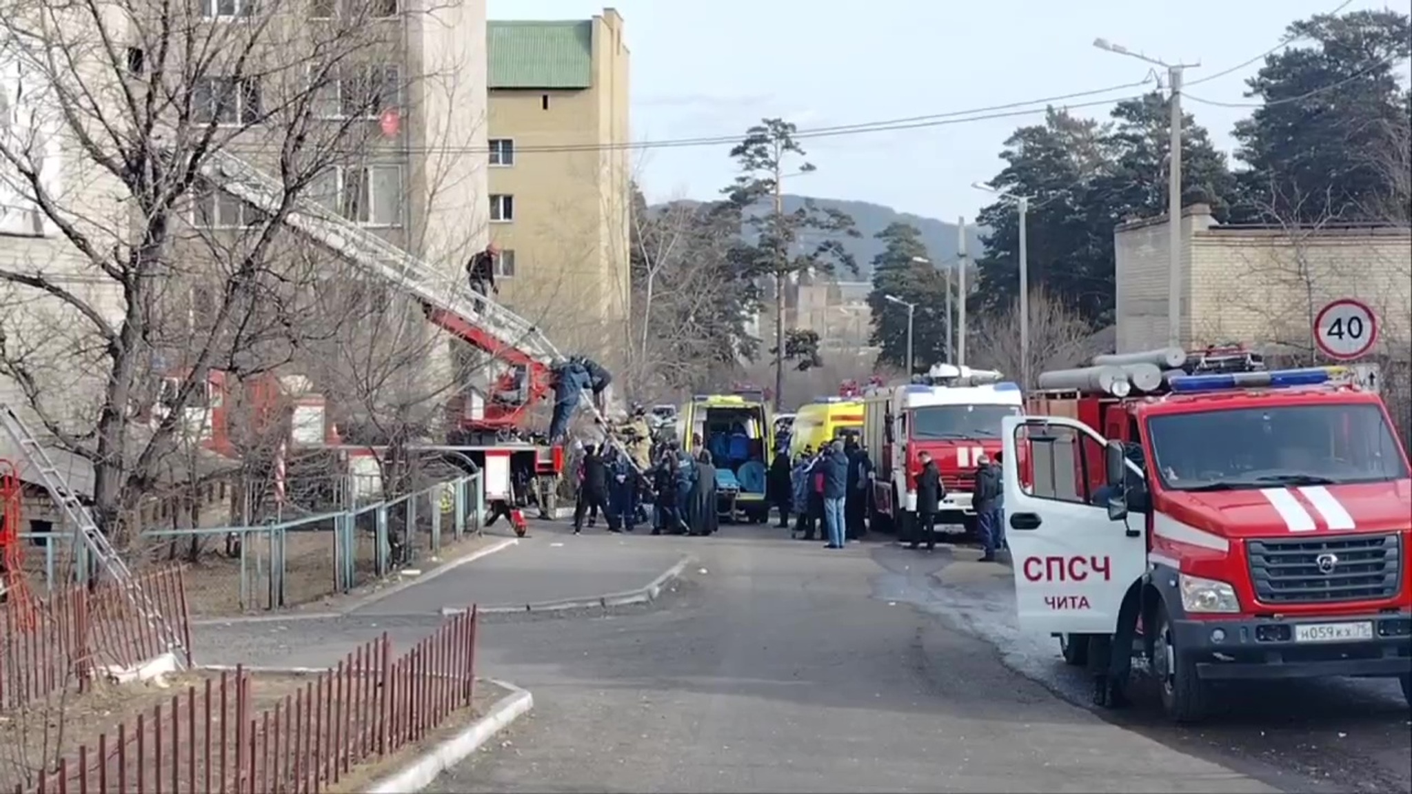 Спасение девочки из разрушенного взрывом дома в Чите попало на видео