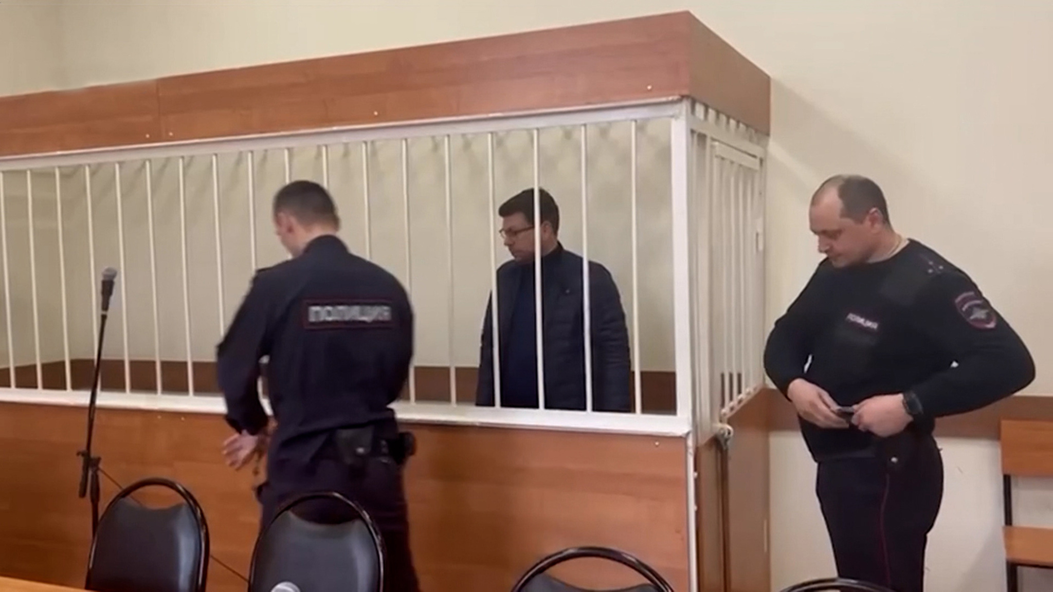 Бывшему мэру предъявили иномарку